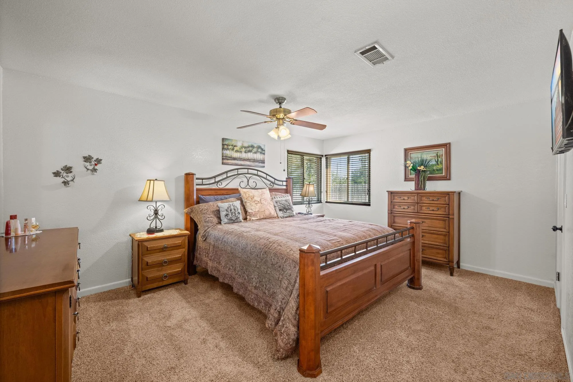 https://cdn.realtyfeed.com/cdn/127/250037108/e5d7094954ea6d1c78e8e78262fdea1b.webp