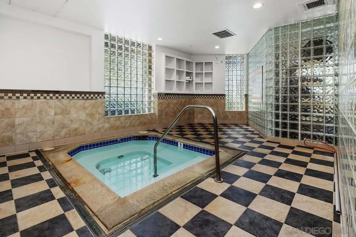https://cdn.realtyfeed.com/cdn/127/250037111/b679a02590ef4da3f3bb81591100a140.webp