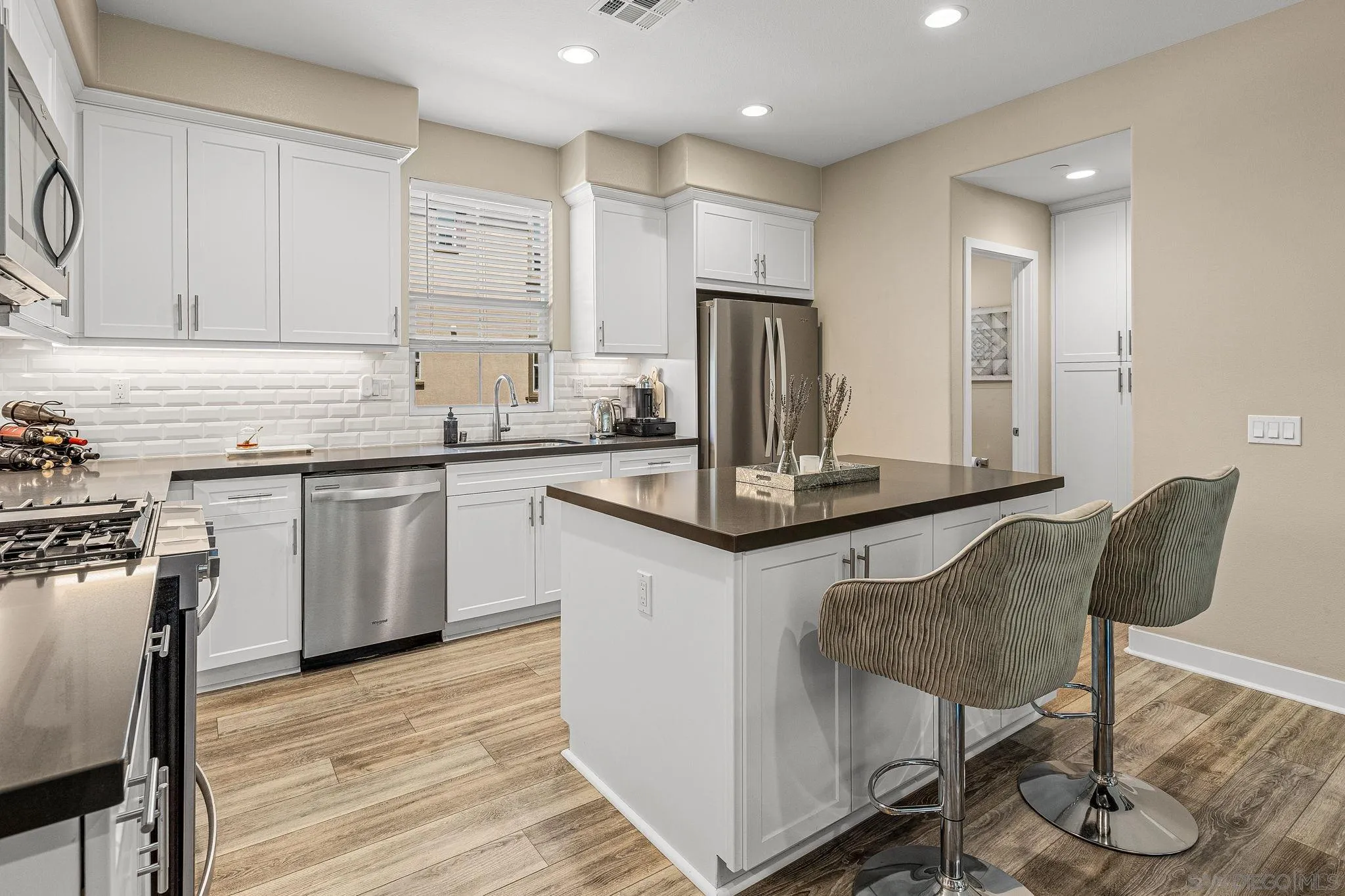 https://cdn.realtyfeed.com/cdn/127/250037114/04a4cae45a0000ceb6482eb89a98d6fe.webp