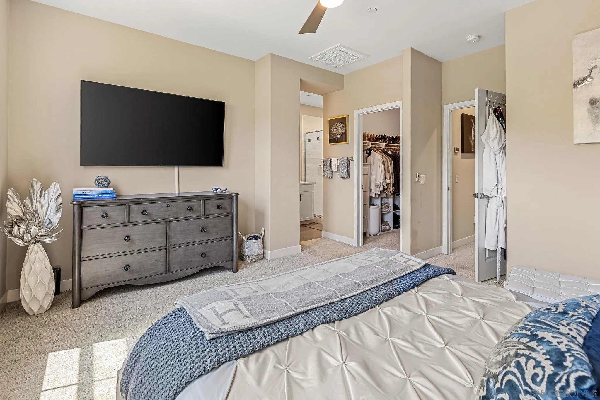 https://cdn.realtyfeed.com/cdn/127/250037114/ee68c9f0eaa0803eda4a026945bc7622.webp