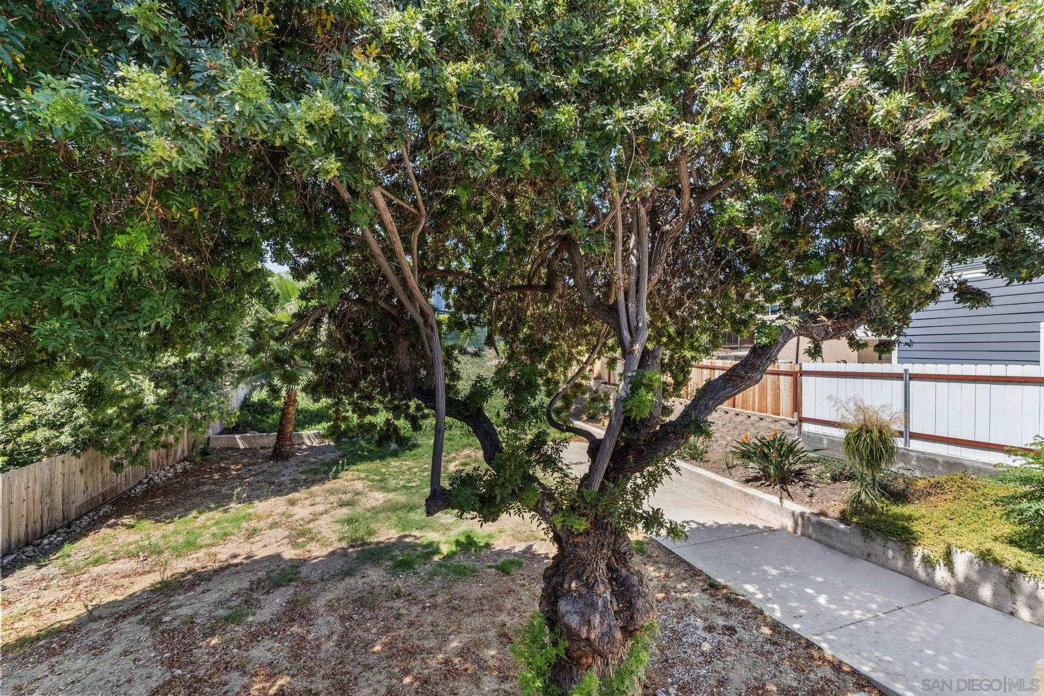 https://cdn.realtyfeed.com/cdn/127/250037115/6f7a56642744632fc5db2142f5900249.webp