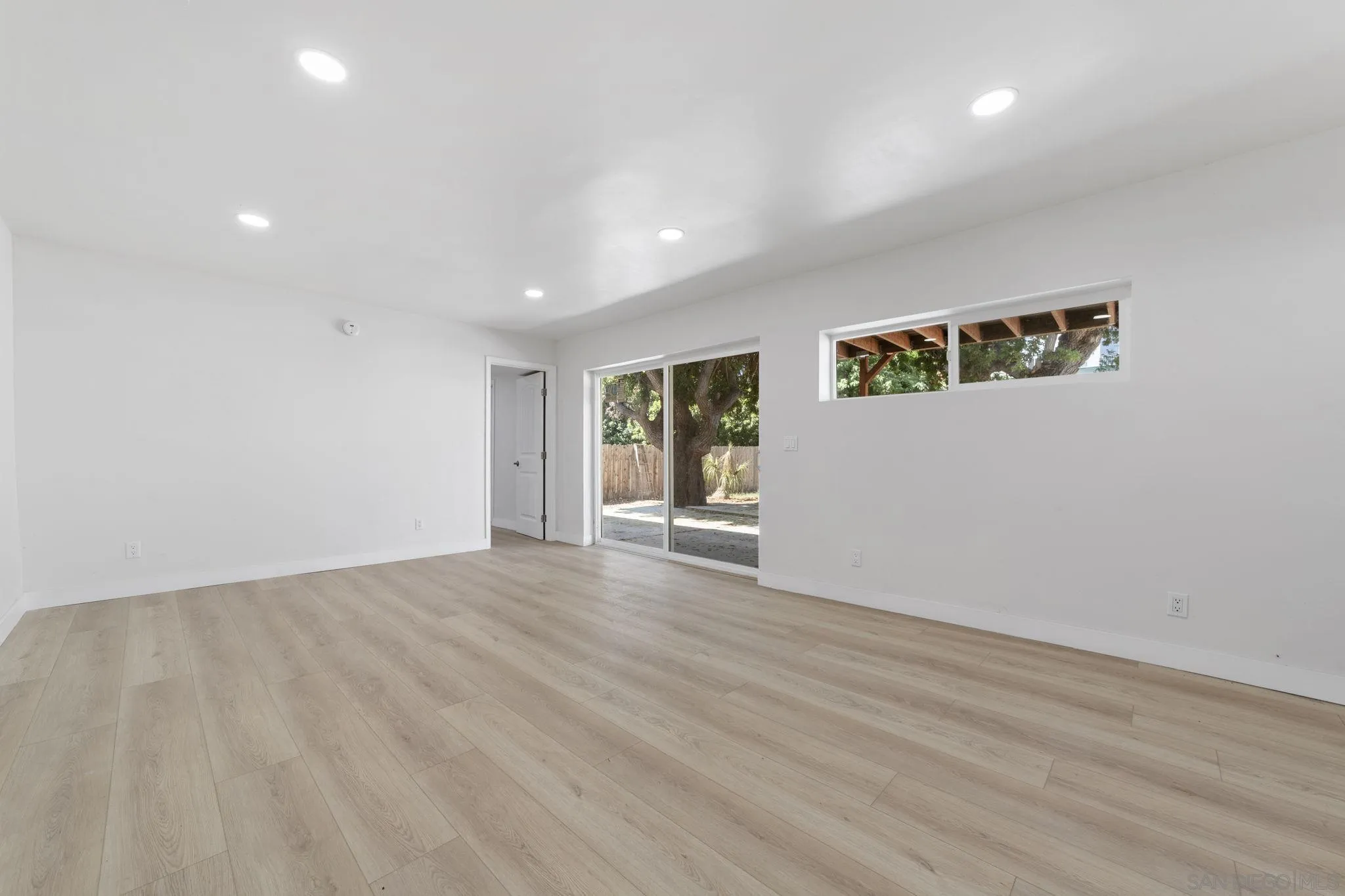 https://cdn.realtyfeed.com/cdn/127/250037115/762c219790e349f4360796b9f7d6ef12.webp
