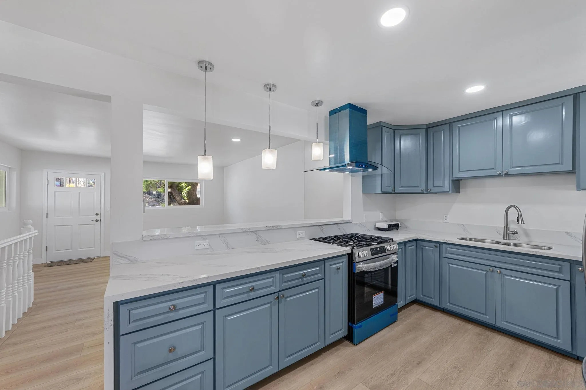 https://cdn.realtyfeed.com/cdn/127/250037115/8ef2f84d5b57421786bc5d631ca2401d.webp