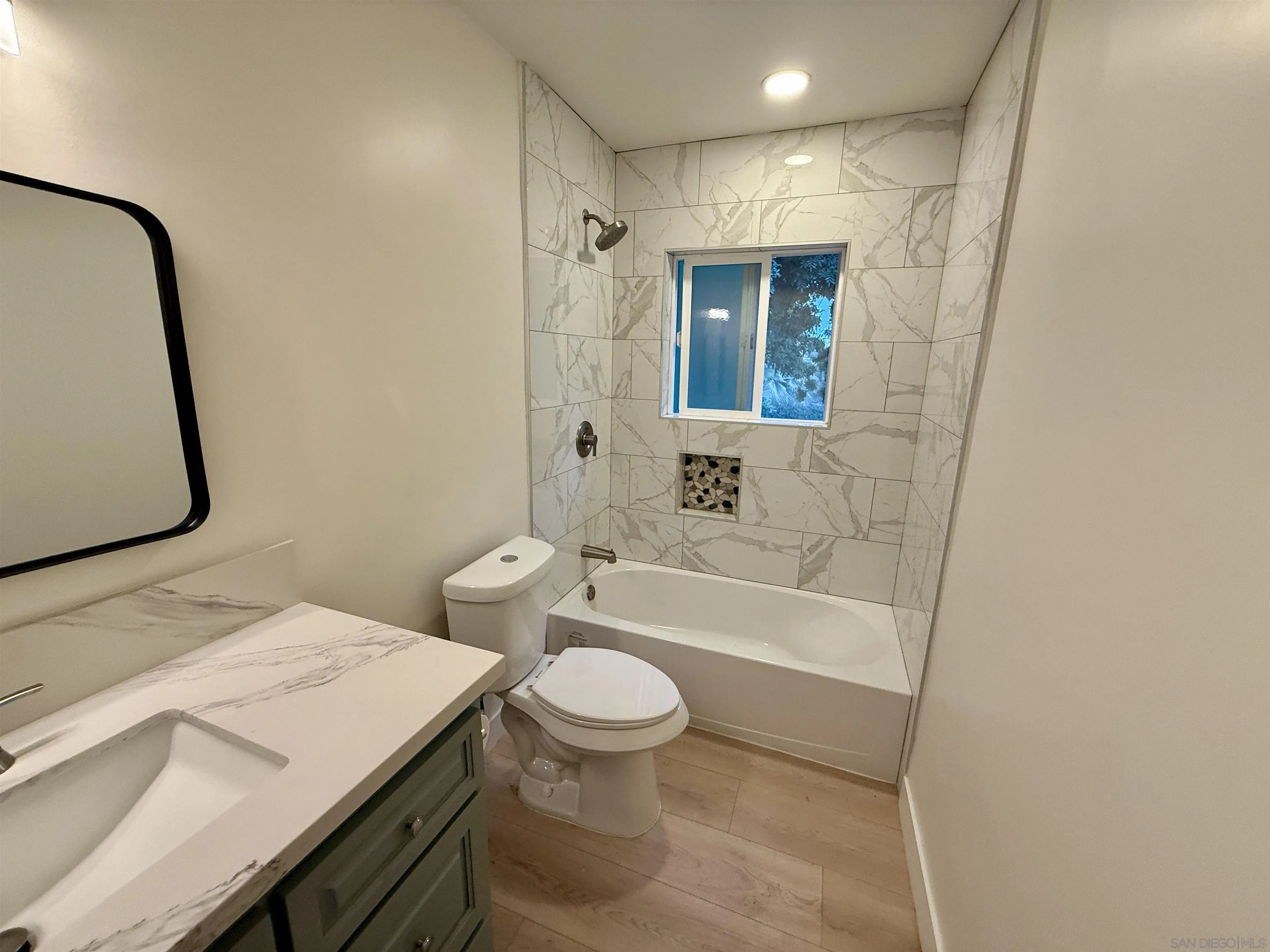 https://cdn.realtyfeed.com/cdn/127/250037115/cf707ae3be99433b32984f5e9baea918.webp