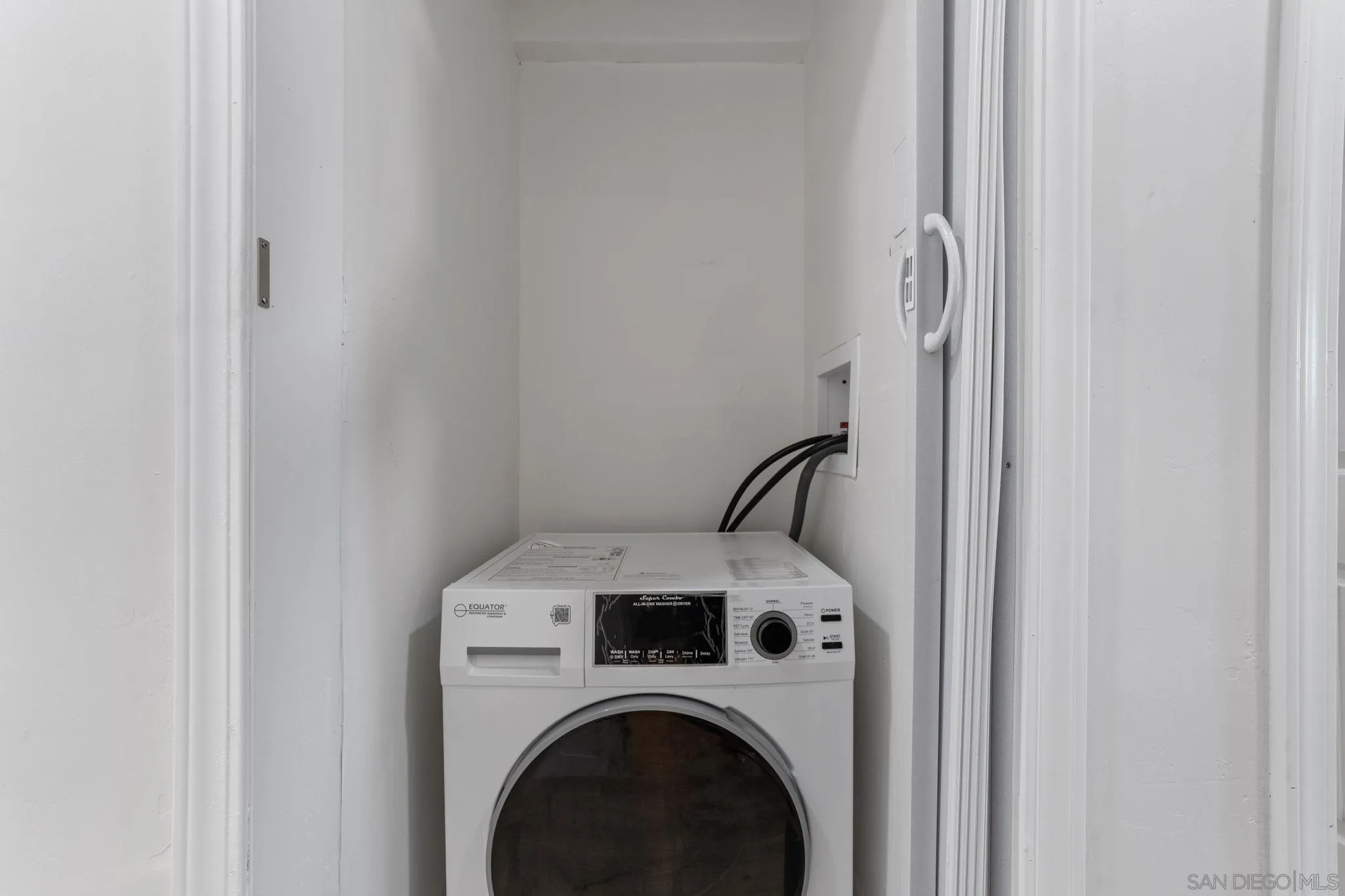 https://cdn.realtyfeed.com/cdn/127/250037115/fa31470c8ab764a162459e66eecd929b.webp
