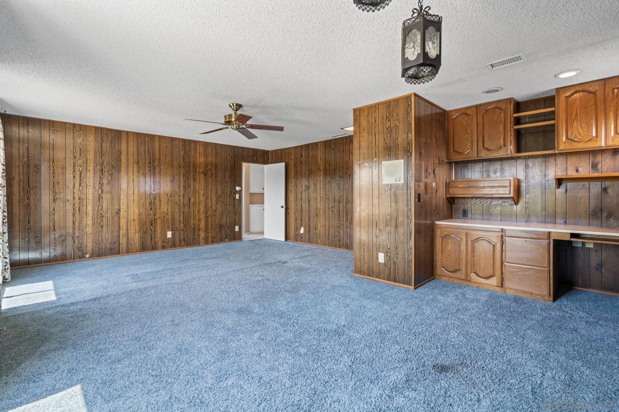 https://cdn.realtyfeed.com/cdn/127/250037119/2706155b4a803d5f155889079cd21afa.webp