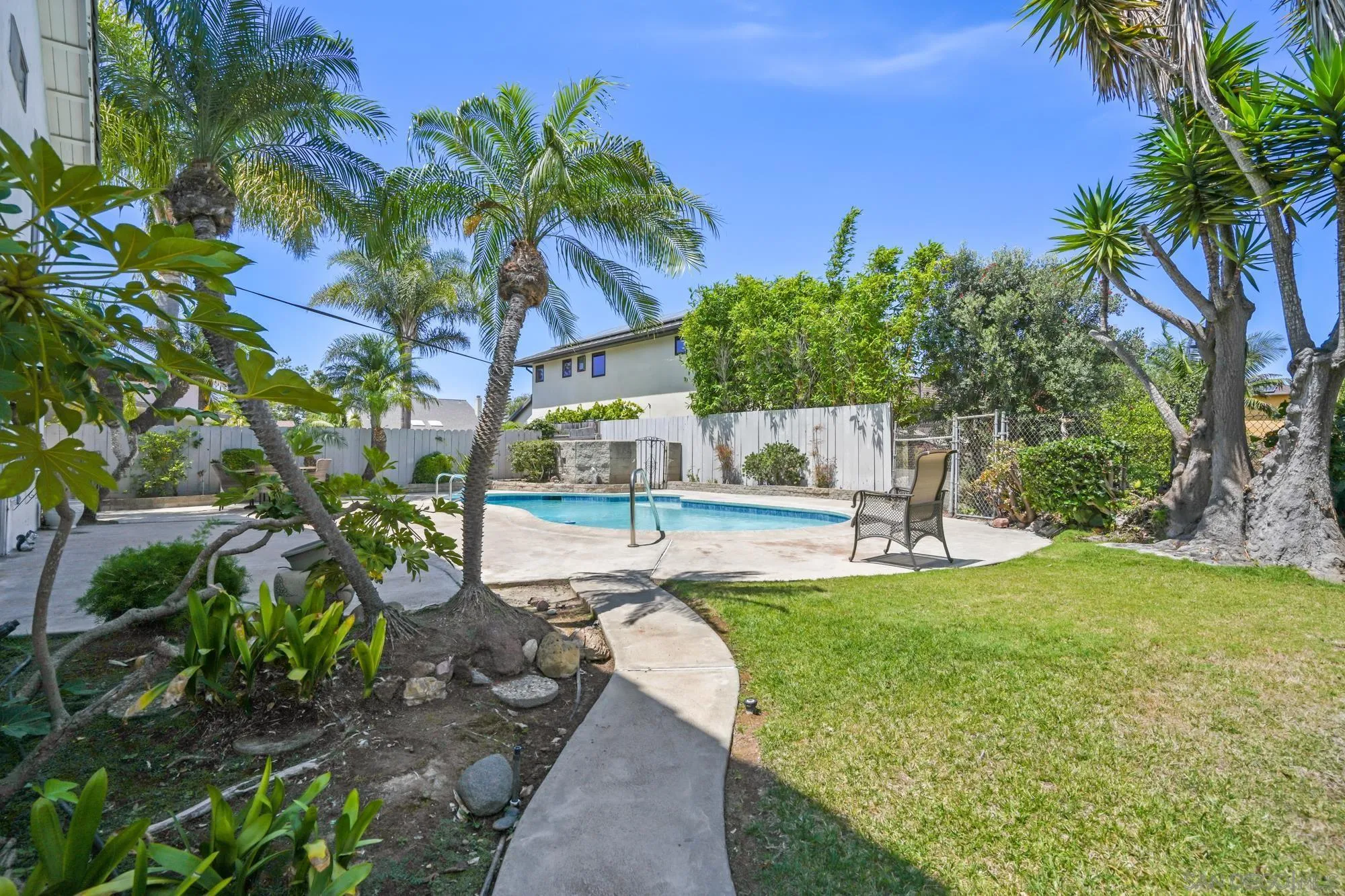https://cdn.realtyfeed.com/cdn/127/250037119/33d3a2f16b95e20cc9f5b1011255a8da.webp