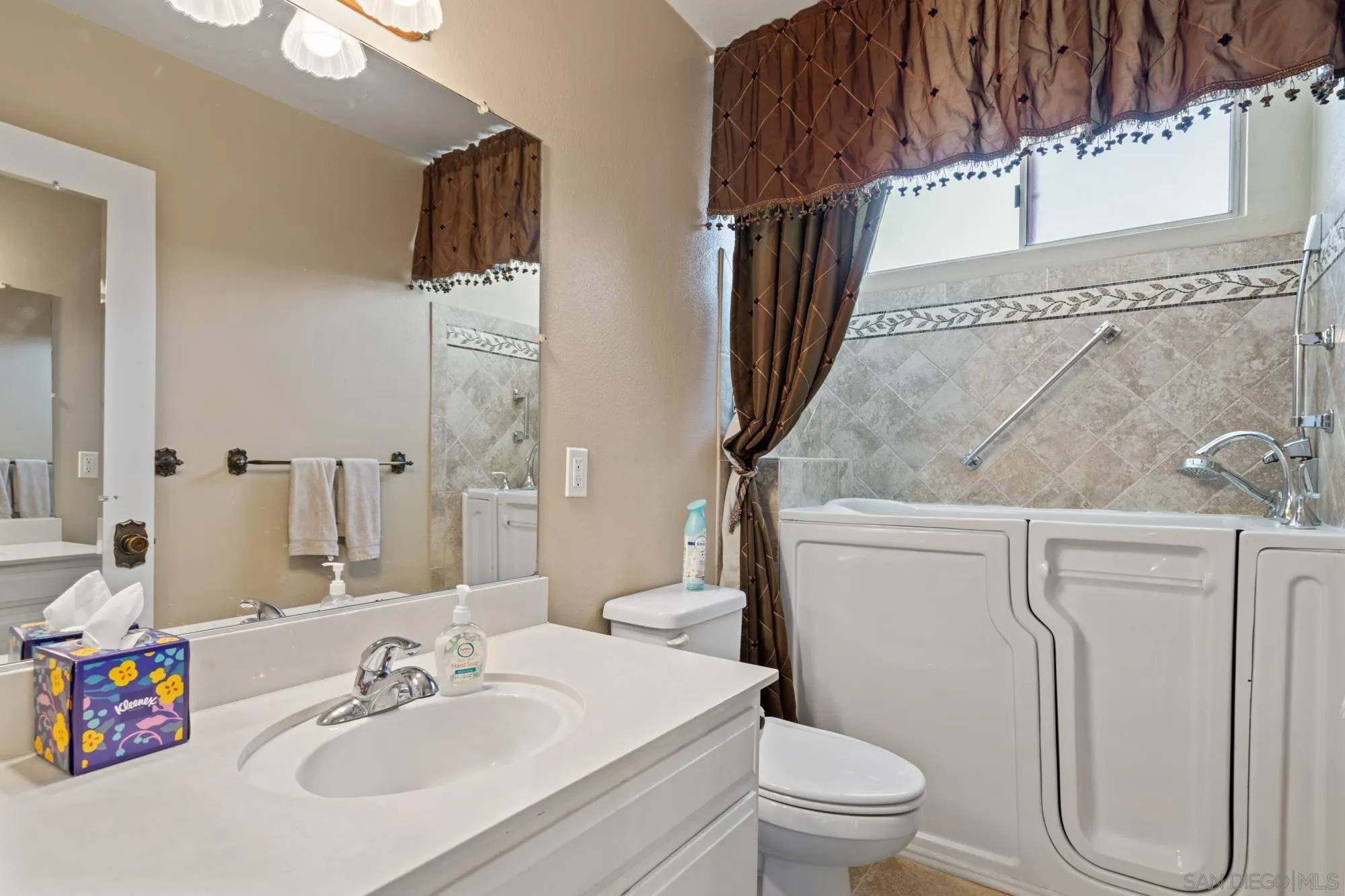 https://cdn.realtyfeed.com/cdn/127/250037119/78bd78ac0234e84f287f7933dd04546c.webp