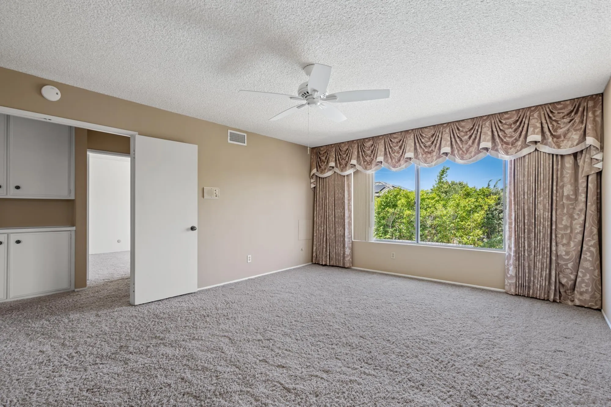 https://cdn.realtyfeed.com/cdn/127/250037119/85e334fd0bf1cbda4440aff0f7a313f9.webp