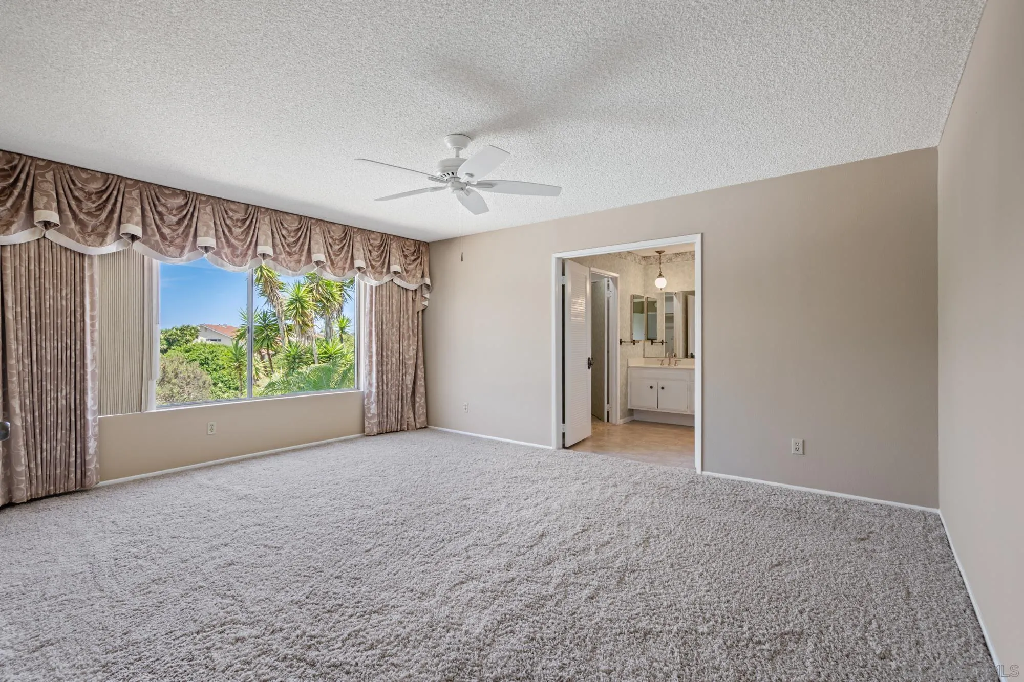 https://cdn.realtyfeed.com/cdn/127/250037119/abc6cb6de55574f7a13d04bdcc373f76.webp