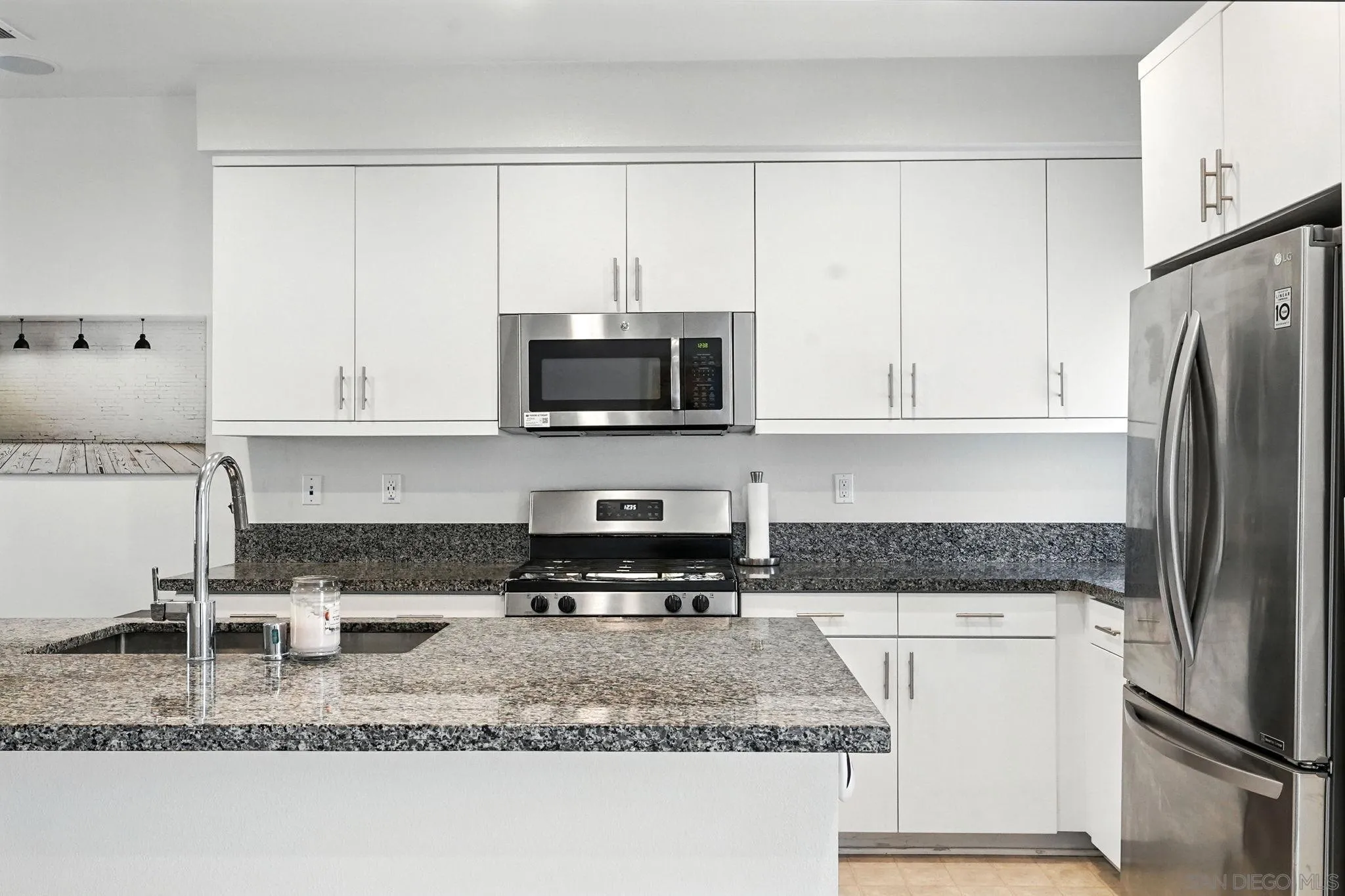 https://cdn.realtyfeed.com/cdn/127/250037120/4b334e13ffe00bcbdbadc394fdc0c795.webp