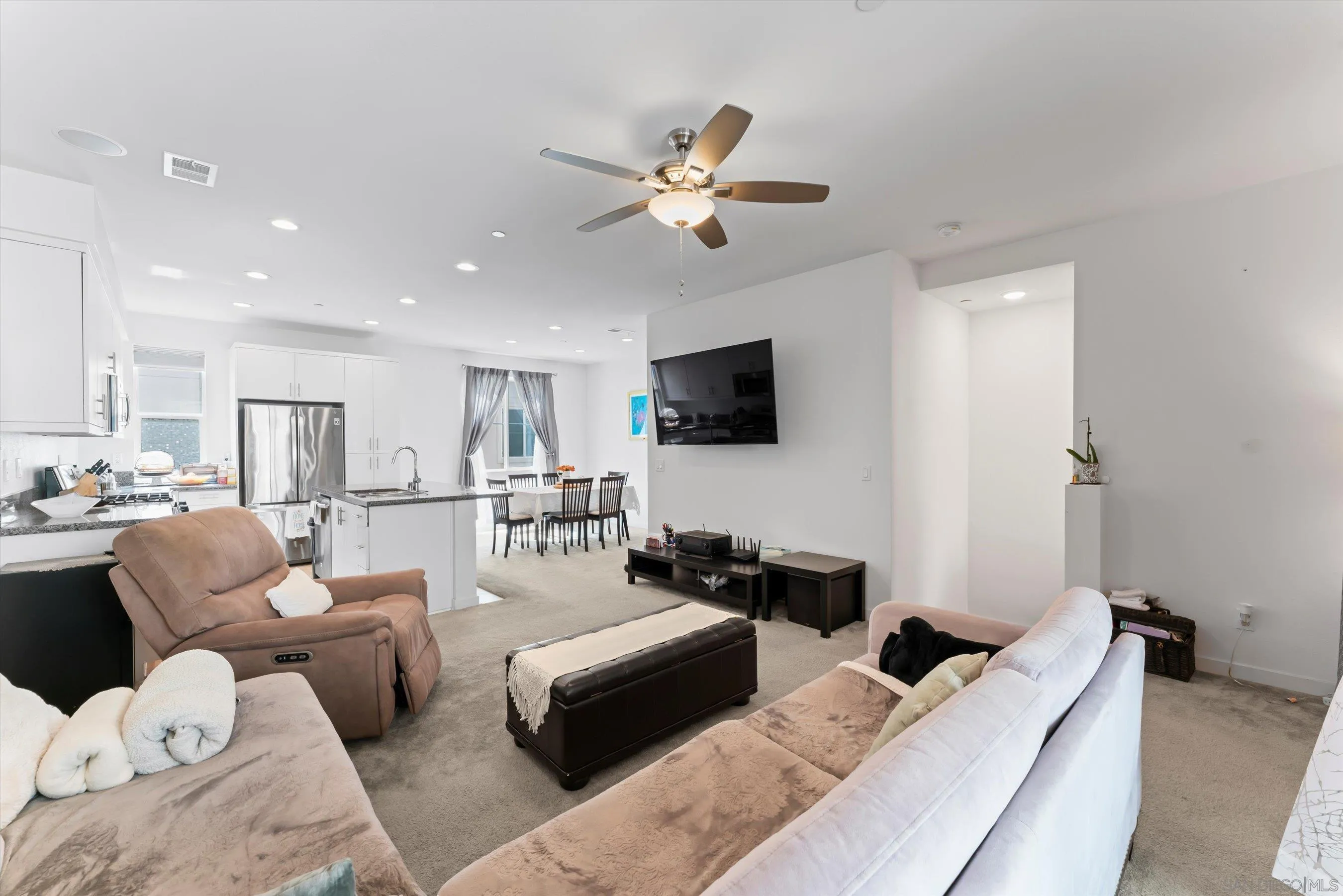 https://cdn.realtyfeed.com/cdn/127/250037120/56366cf6556f7f2d6c46a96239125a70.webp