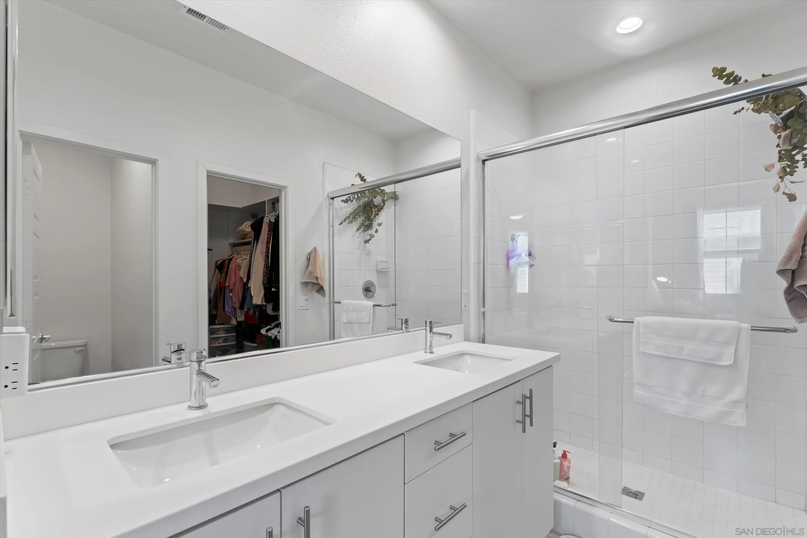 https://cdn.realtyfeed.com/cdn/127/250037120/d51c817f9674735915f6b4fad05de043.webp