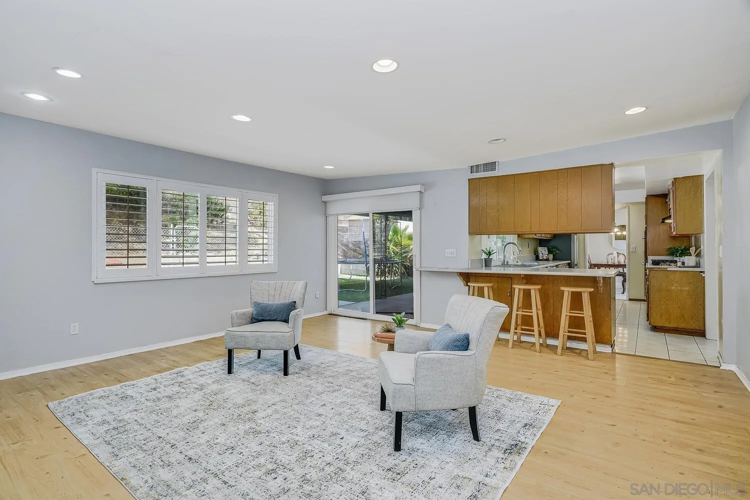 https://cdn.realtyfeed.com/cdn/127/250037121/26f6ea939c10758f8c5d6bab32a1c5eb.webp
