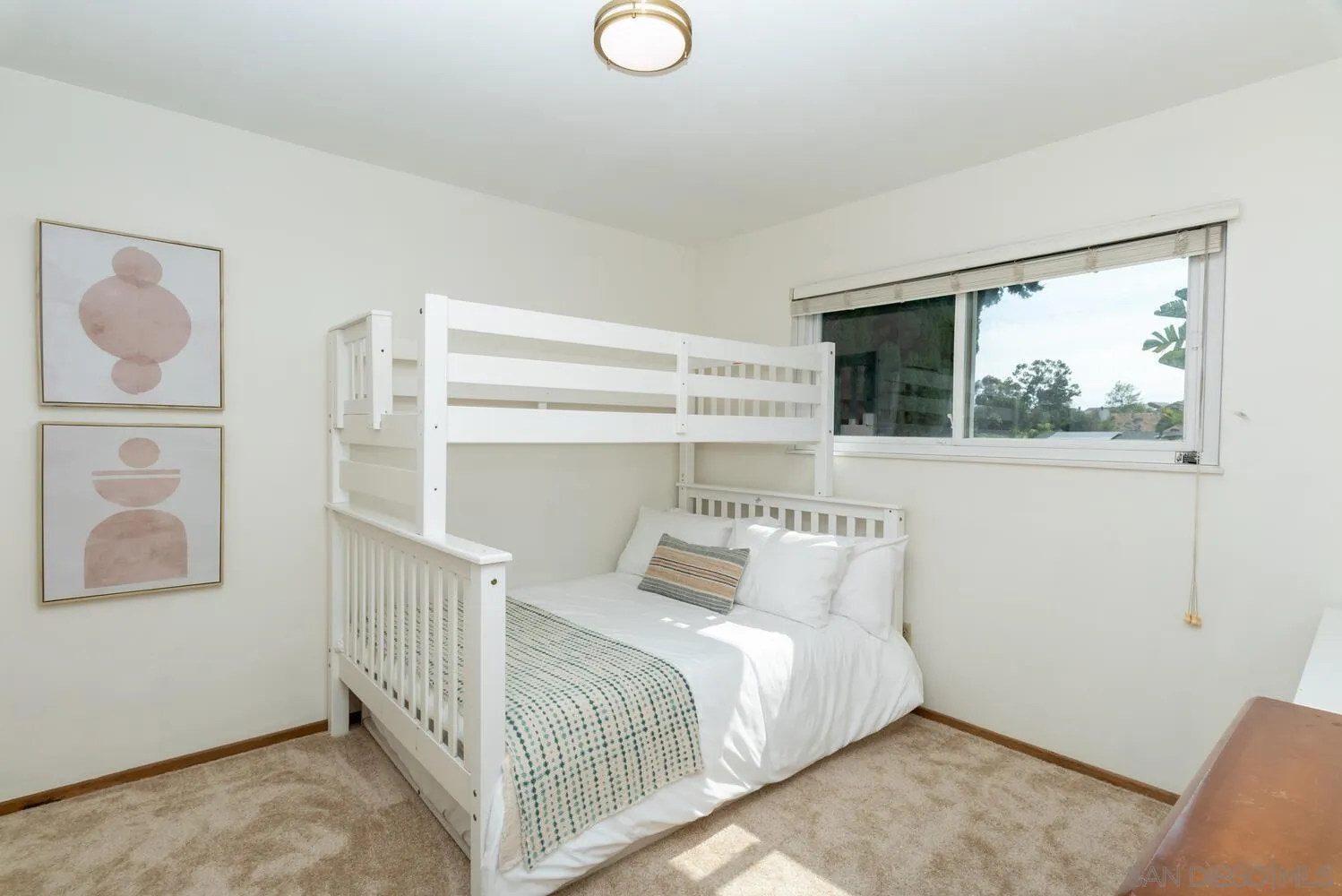 https://cdn.realtyfeed.com/cdn/127/250037121/ace167dd54376a5f36fe7933ffa299fa.webp