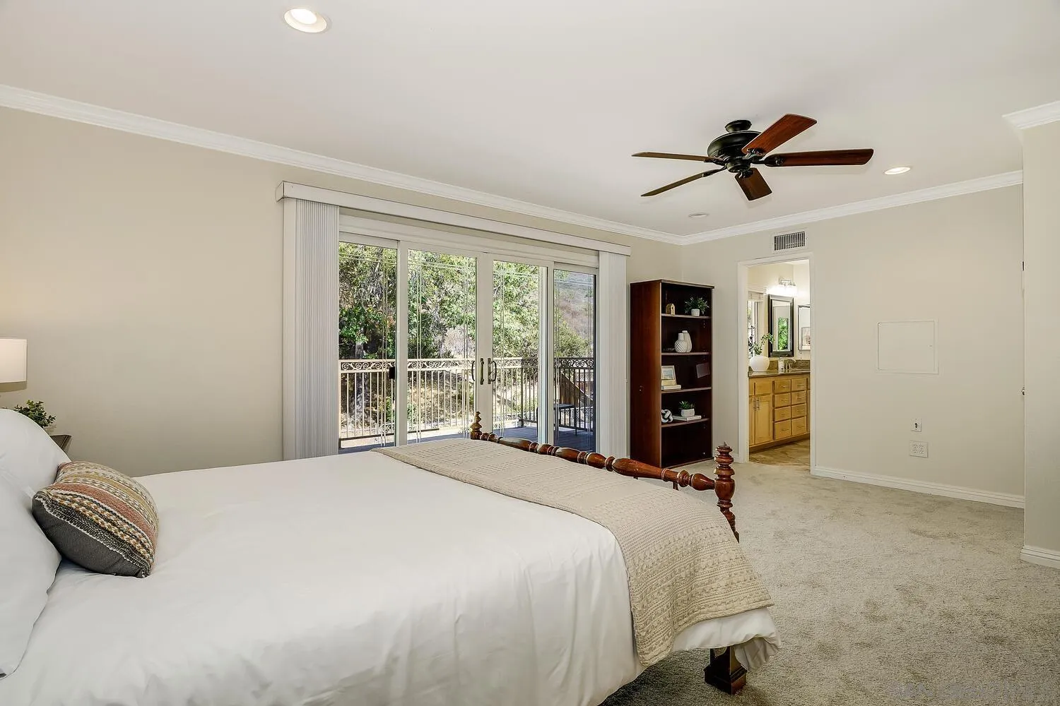 https://cdn.realtyfeed.com/cdn/127/250037121/fd193023e7a65447f93da3708b88879e.webp