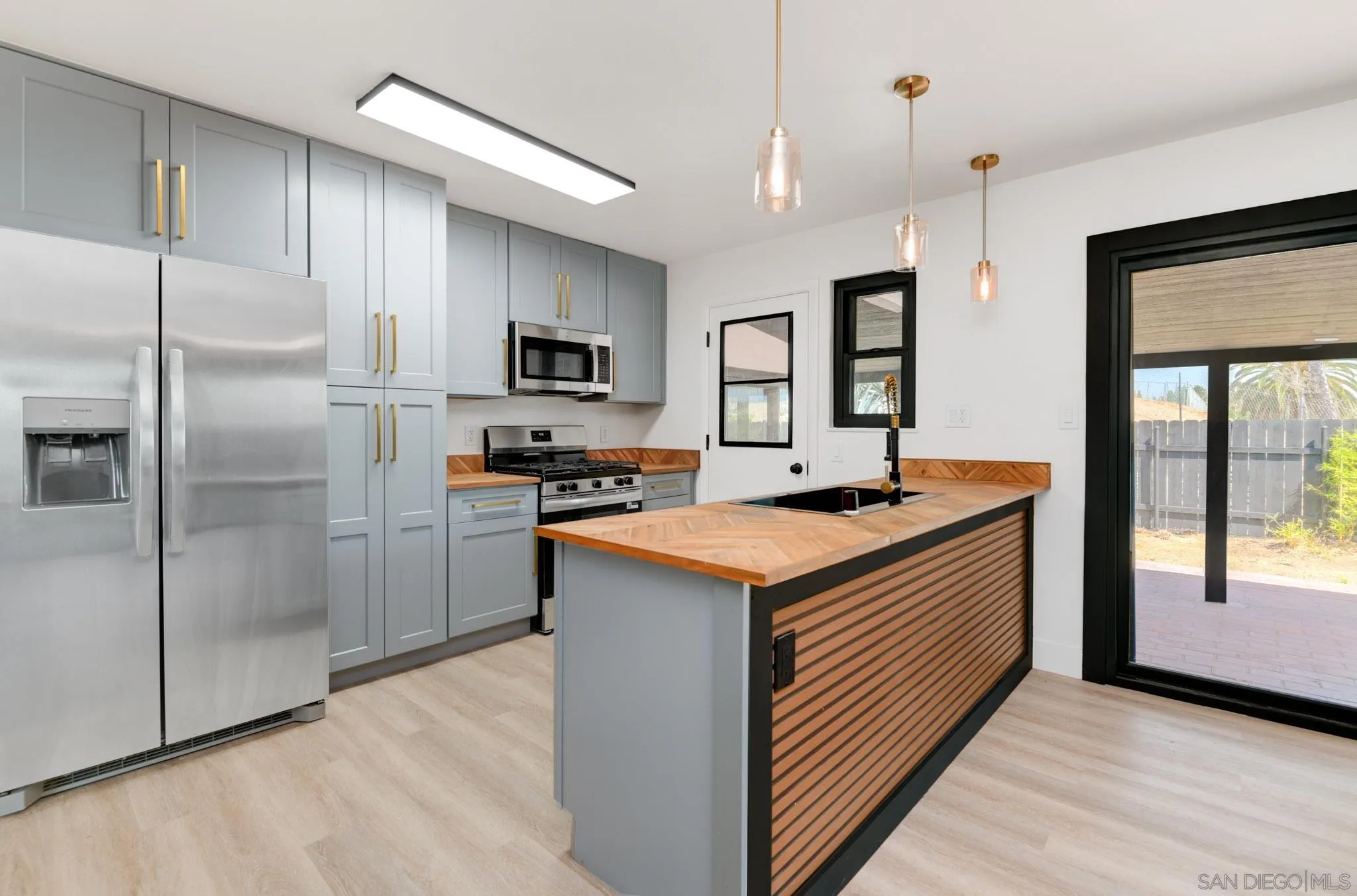 https://cdn.realtyfeed.com/cdn/127/250037136/3ef33d2d4fba0c6b0d10ce6a495e2b12.webp