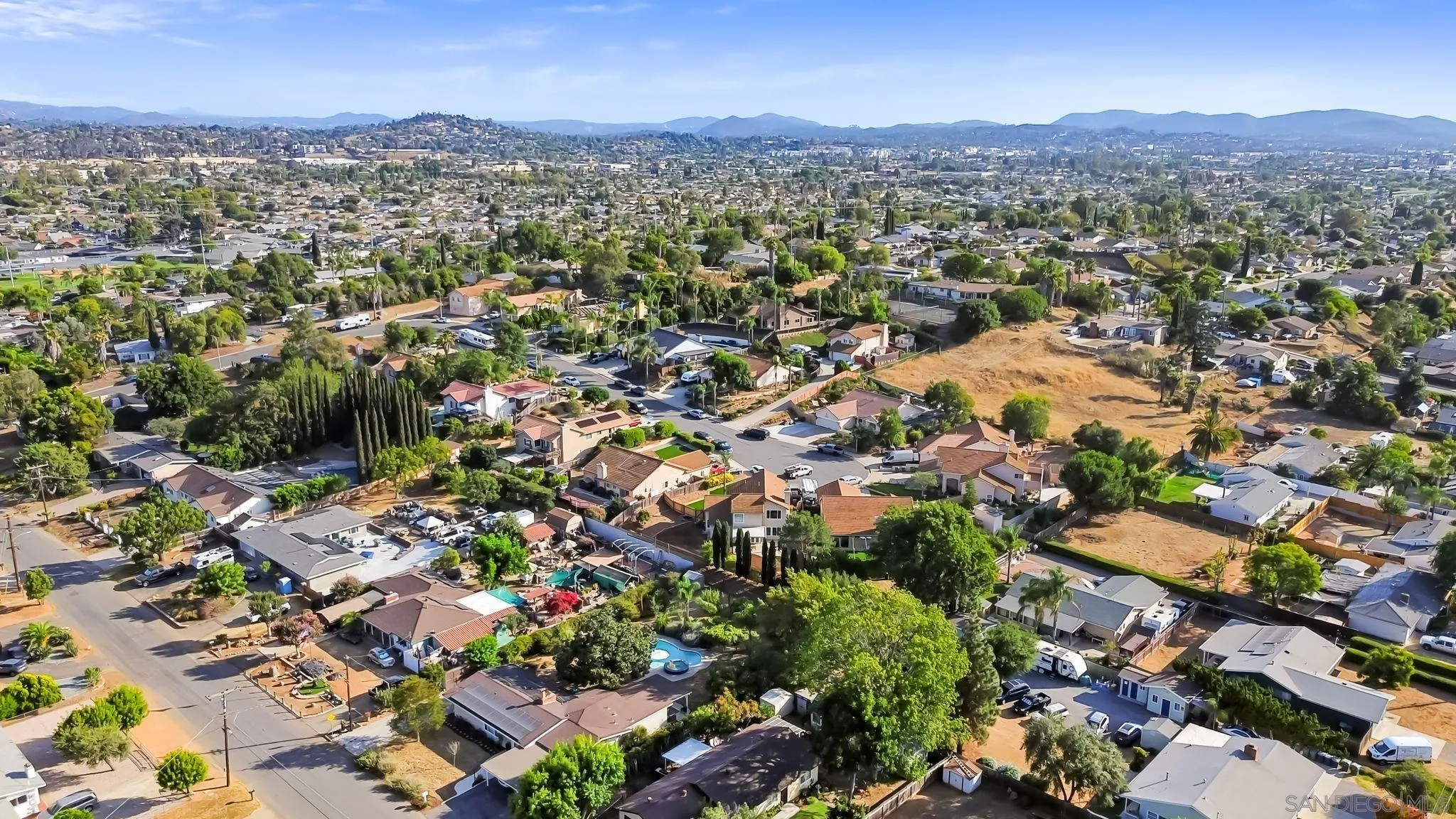 https://cdn.realtyfeed.com/cdn/127/250037138/03195147aece51efdd7c52846800a0db.webp