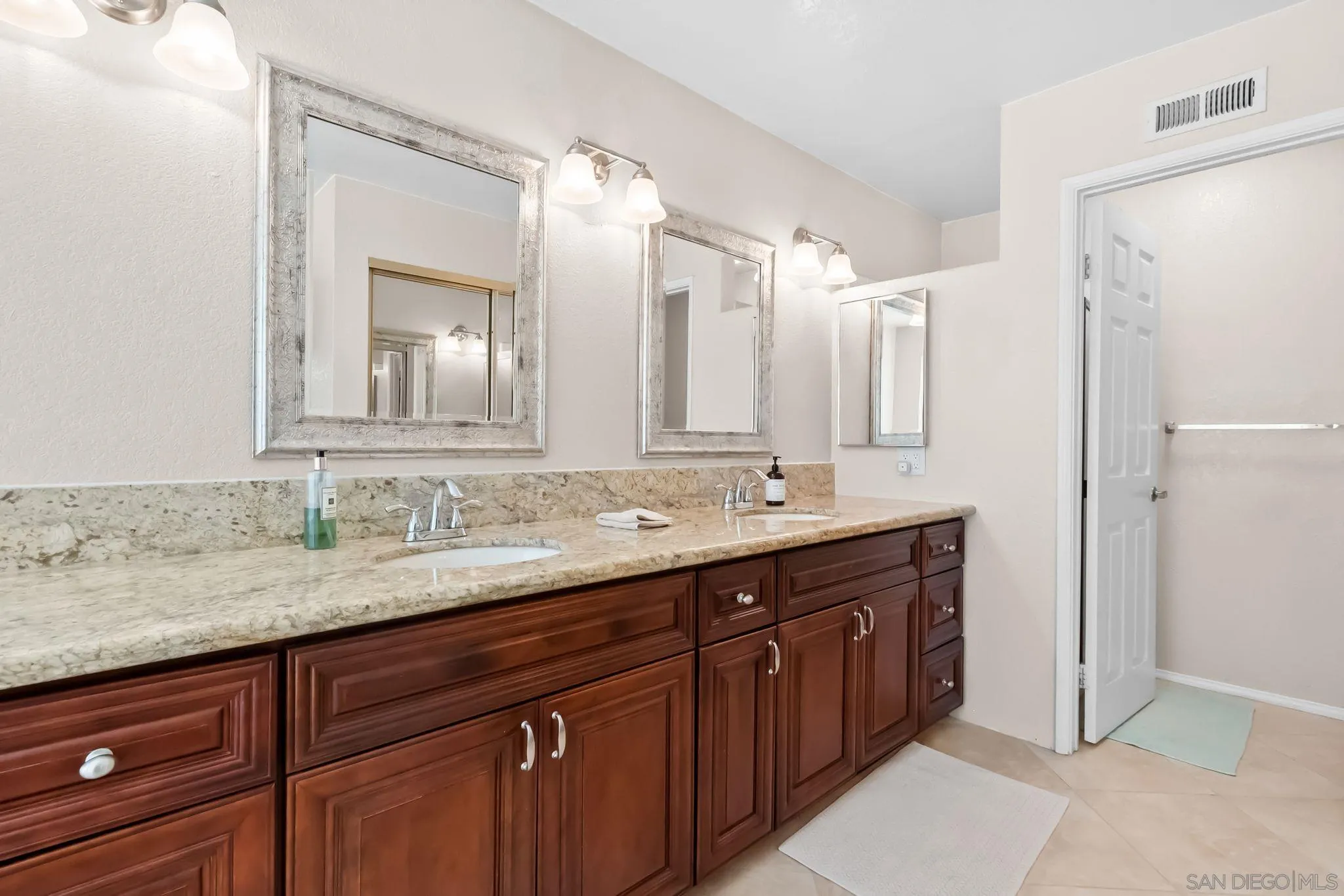 https://cdn.realtyfeed.com/cdn/127/250037138/0a7bfa975e356c17fff322758b11824b.webp