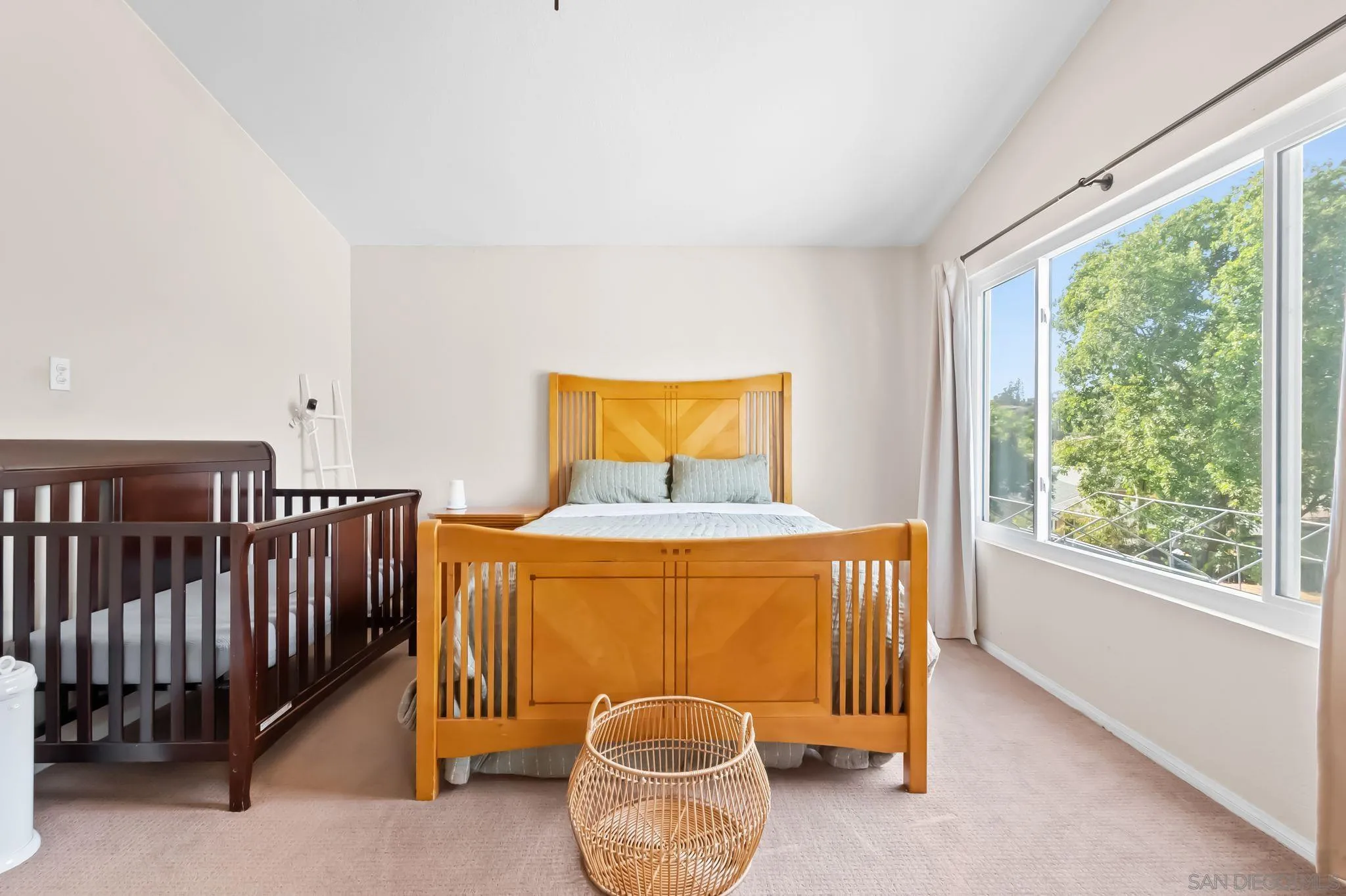 https://cdn.realtyfeed.com/cdn/127/250037138/1f505e9c80463246e1efce72dfe65880.webp