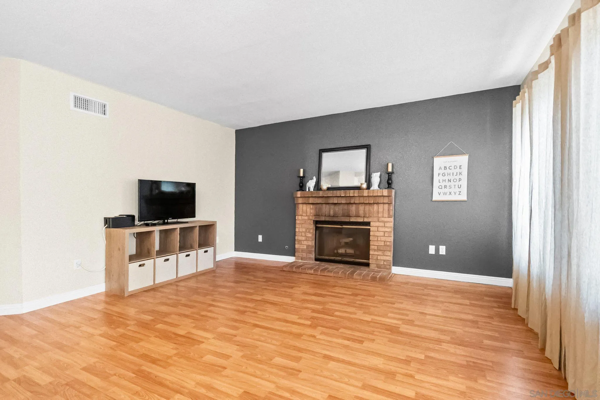 https://cdn.realtyfeed.com/cdn/127/250037138/2b6885c12e97d9bca20a3e69d2f04a50.webp