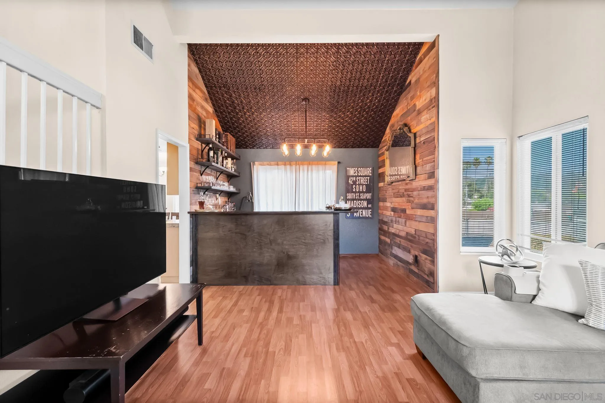 https://cdn.realtyfeed.com/cdn/127/250037138/3347832c774c3419c2233f84d110ecc3.webp