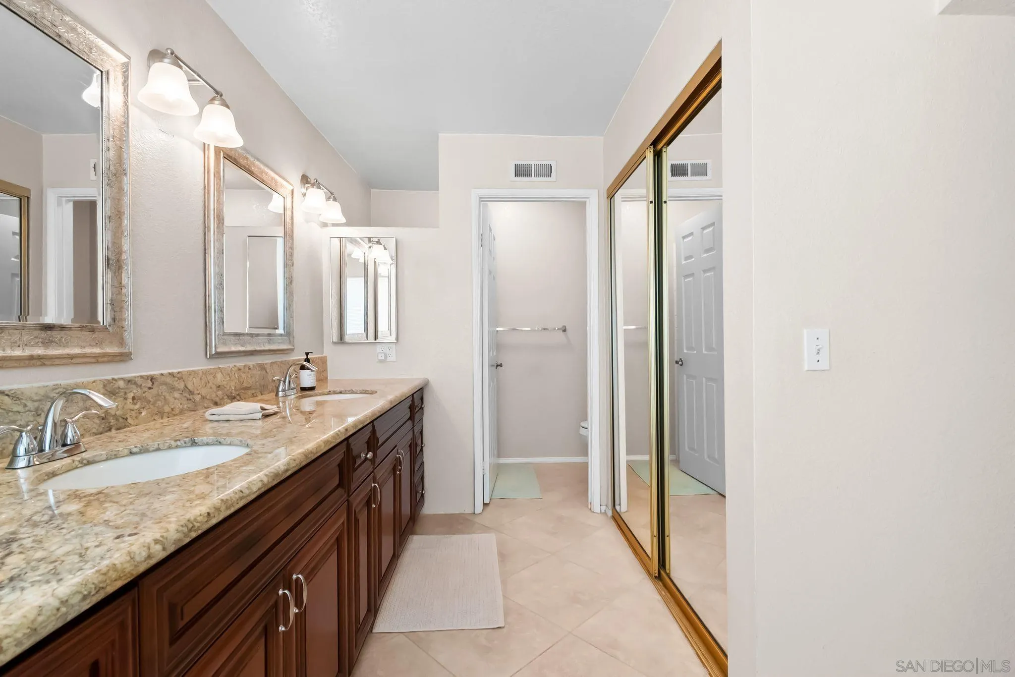 https://cdn.realtyfeed.com/cdn/127/250037138/75e481813245441360b1945ea6bf5890.webp