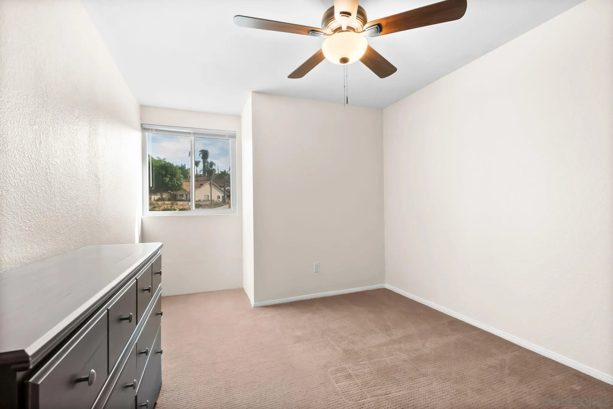 https://cdn.realtyfeed.com/cdn/127/250037138/78e0fce6abc3c55bbd2324b363889d88.webp