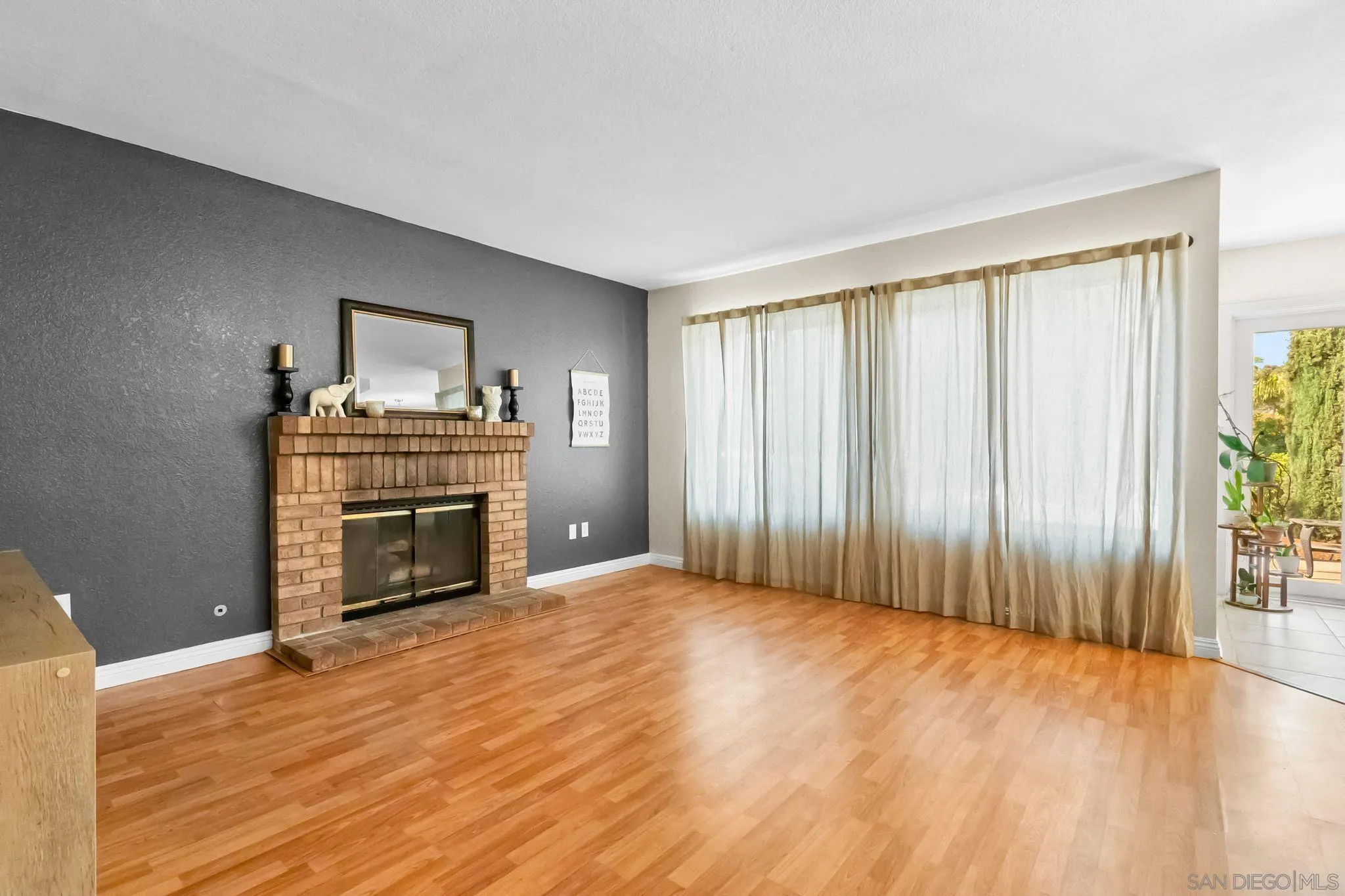 https://cdn.realtyfeed.com/cdn/127/250037138/7f6446545b2e092bef18dd0d156b39e8.webp