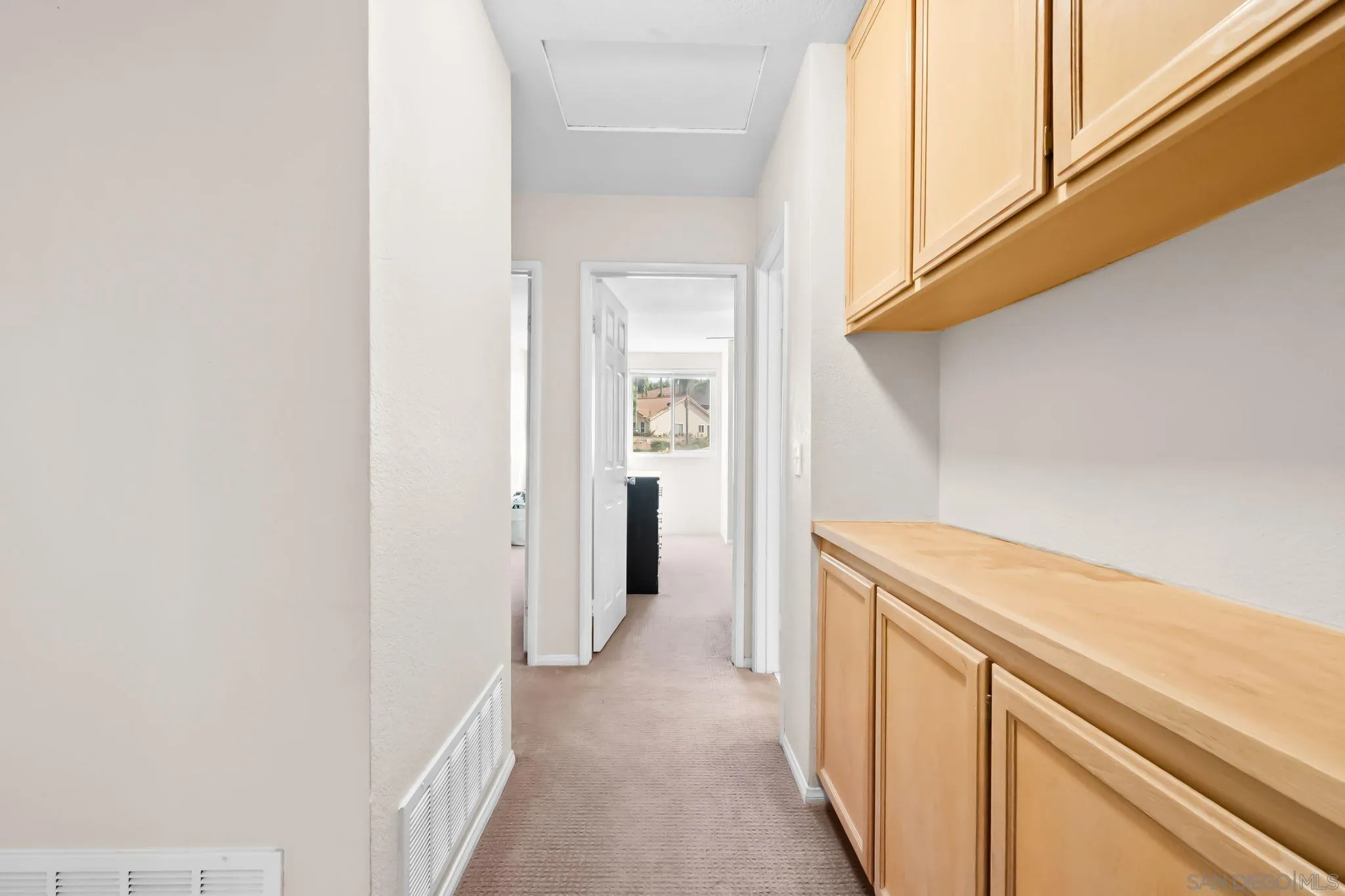 https://cdn.realtyfeed.com/cdn/127/250037138/95a1bcfa31237aeafd3cb38bce6b583a.webp
