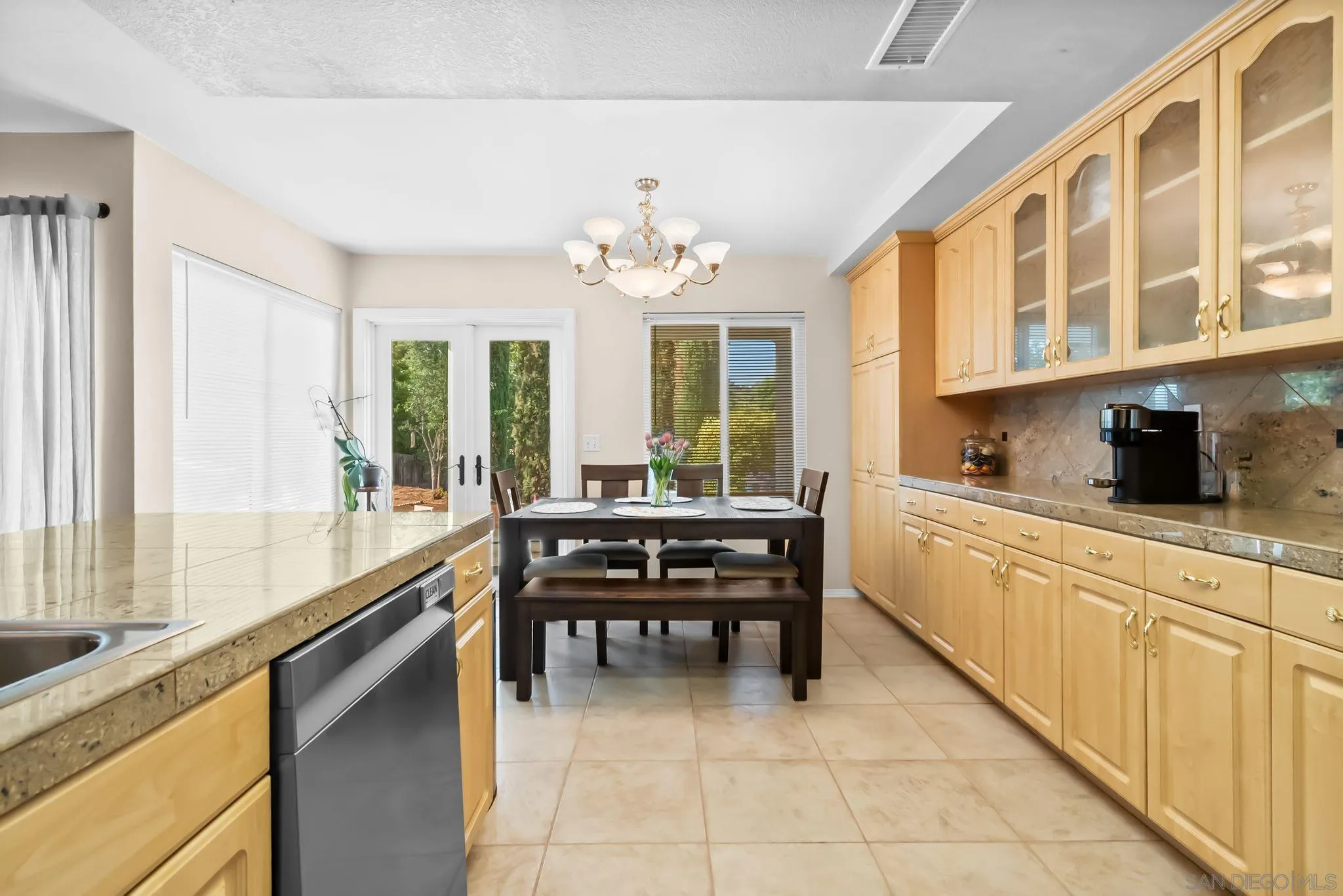 https://cdn.realtyfeed.com/cdn/127/250037138/acf3fd5f2a791ba24bd4de1fcf3a5d37.webp