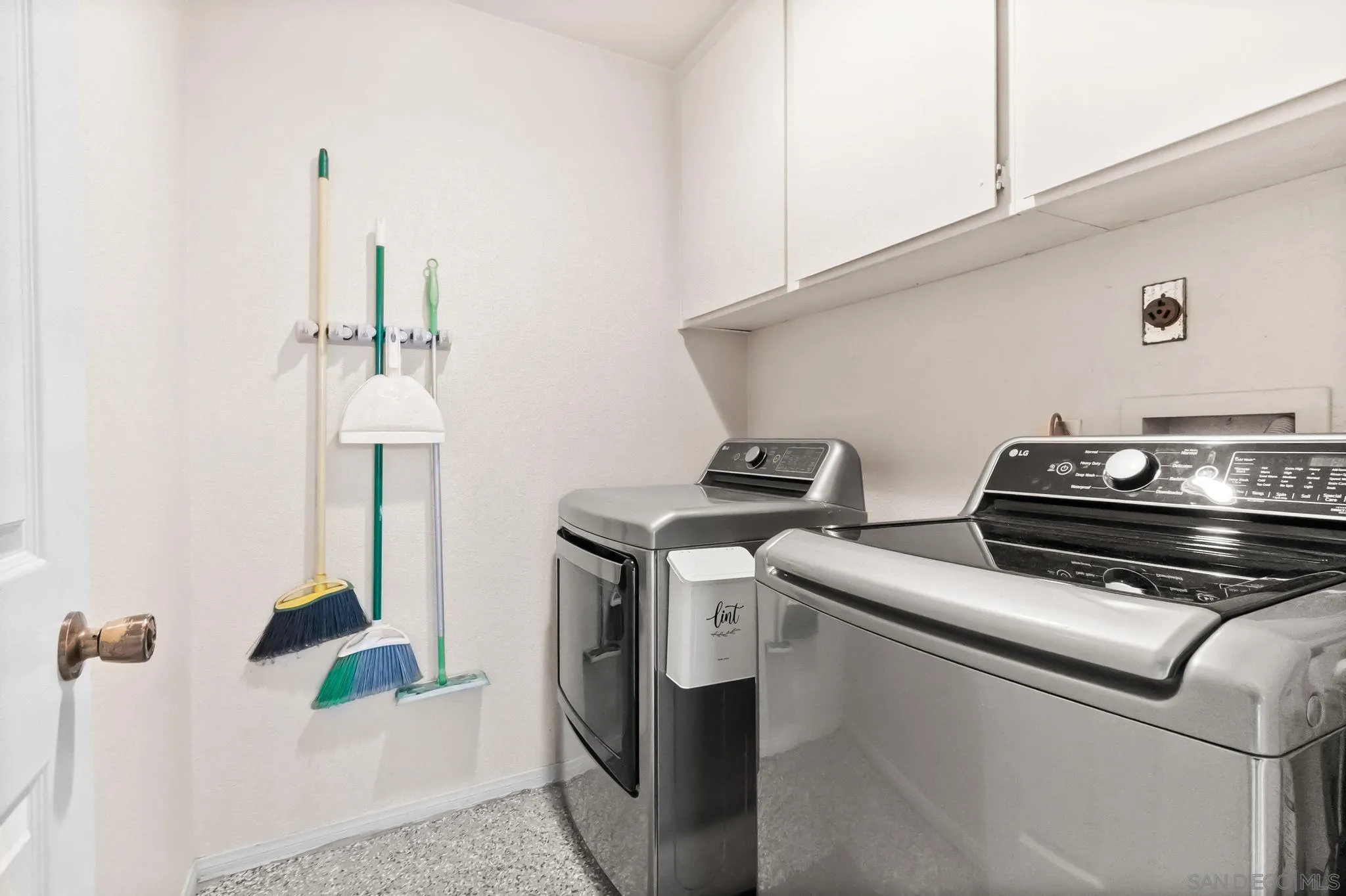https://cdn.realtyfeed.com/cdn/127/250037138/b184200855d5b96a96d66ed64a8d7b0a.webp
