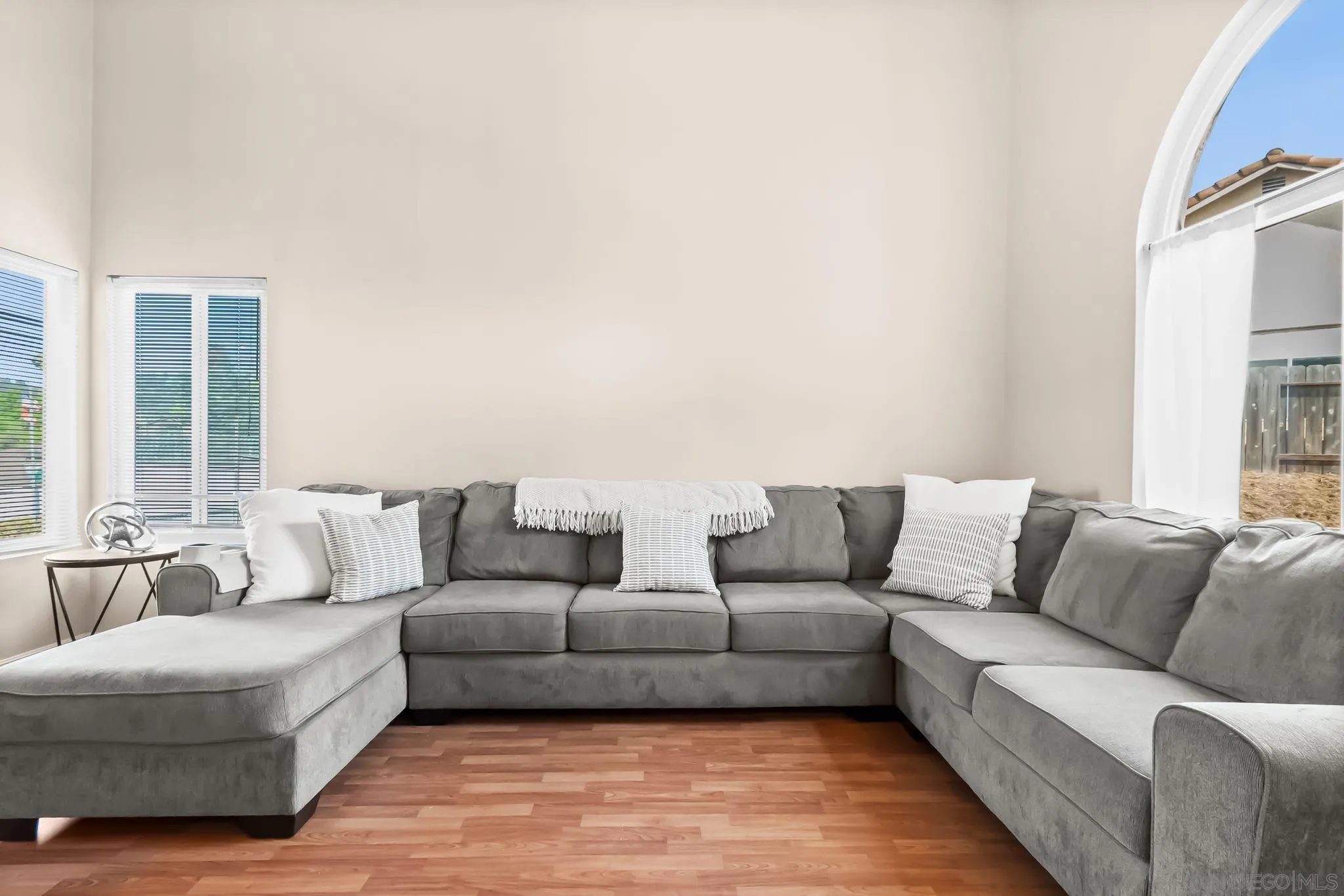 https://cdn.realtyfeed.com/cdn/127/250037138/b21b9be8306540055d0578e96d7ada2e.webp