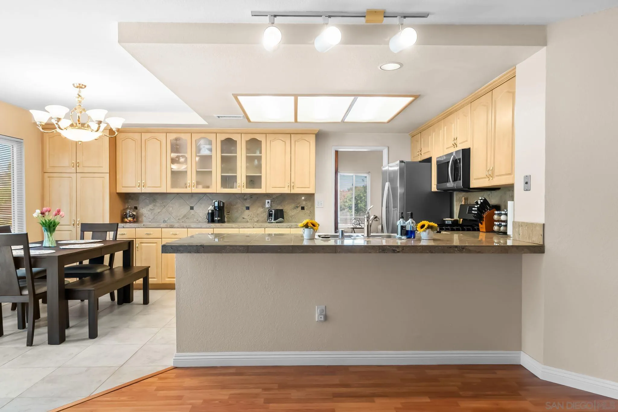 https://cdn.realtyfeed.com/cdn/127/250037138/cb048ac2593ed7c10c4235c74987d2b3.webp