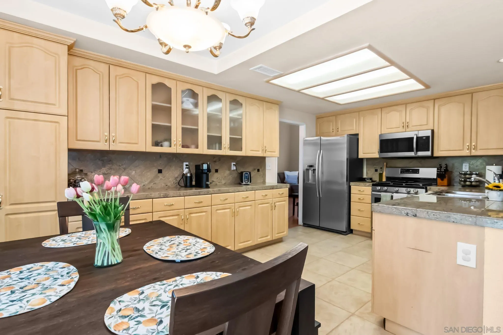 https://cdn.realtyfeed.com/cdn/127/250037138/e1940d0947d6524293d36cb7468f6c1f.webp