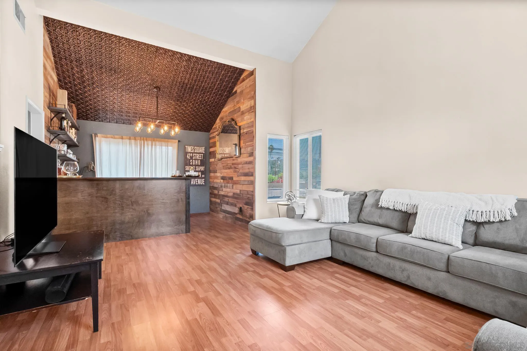 https://cdn.realtyfeed.com/cdn/127/250037138/ef5c56326b211ac37bb0eeae180023ae.webp