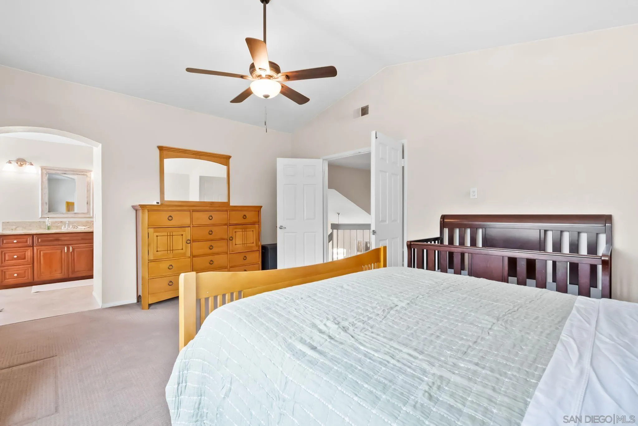 https://cdn.realtyfeed.com/cdn/127/250037138/f77bc4368a9e0e6788320bf66b3eb0d2.webp