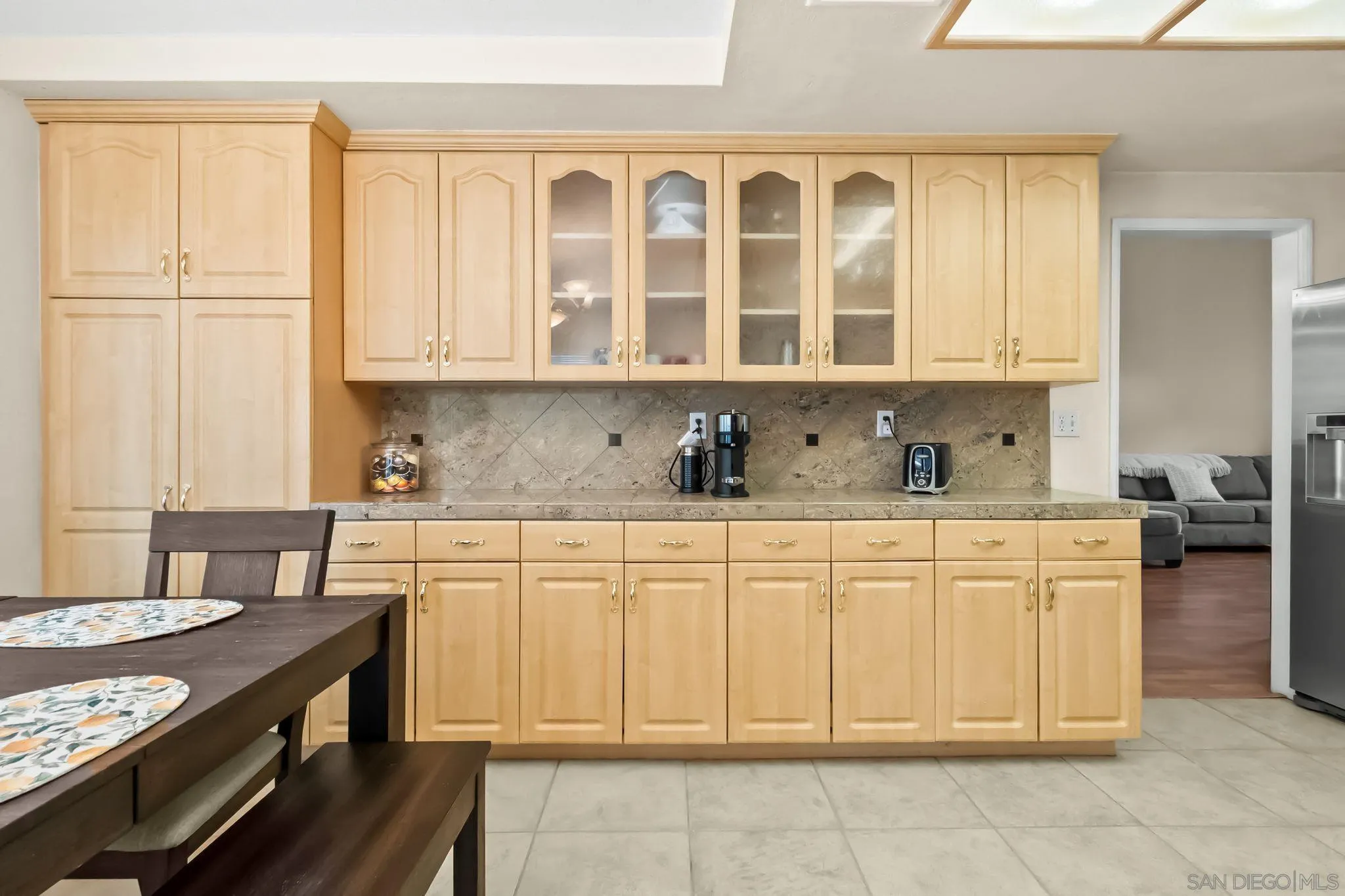 https://cdn.realtyfeed.com/cdn/127/250037138/f84b06377e982addcdb1529d12e49ae2.webp