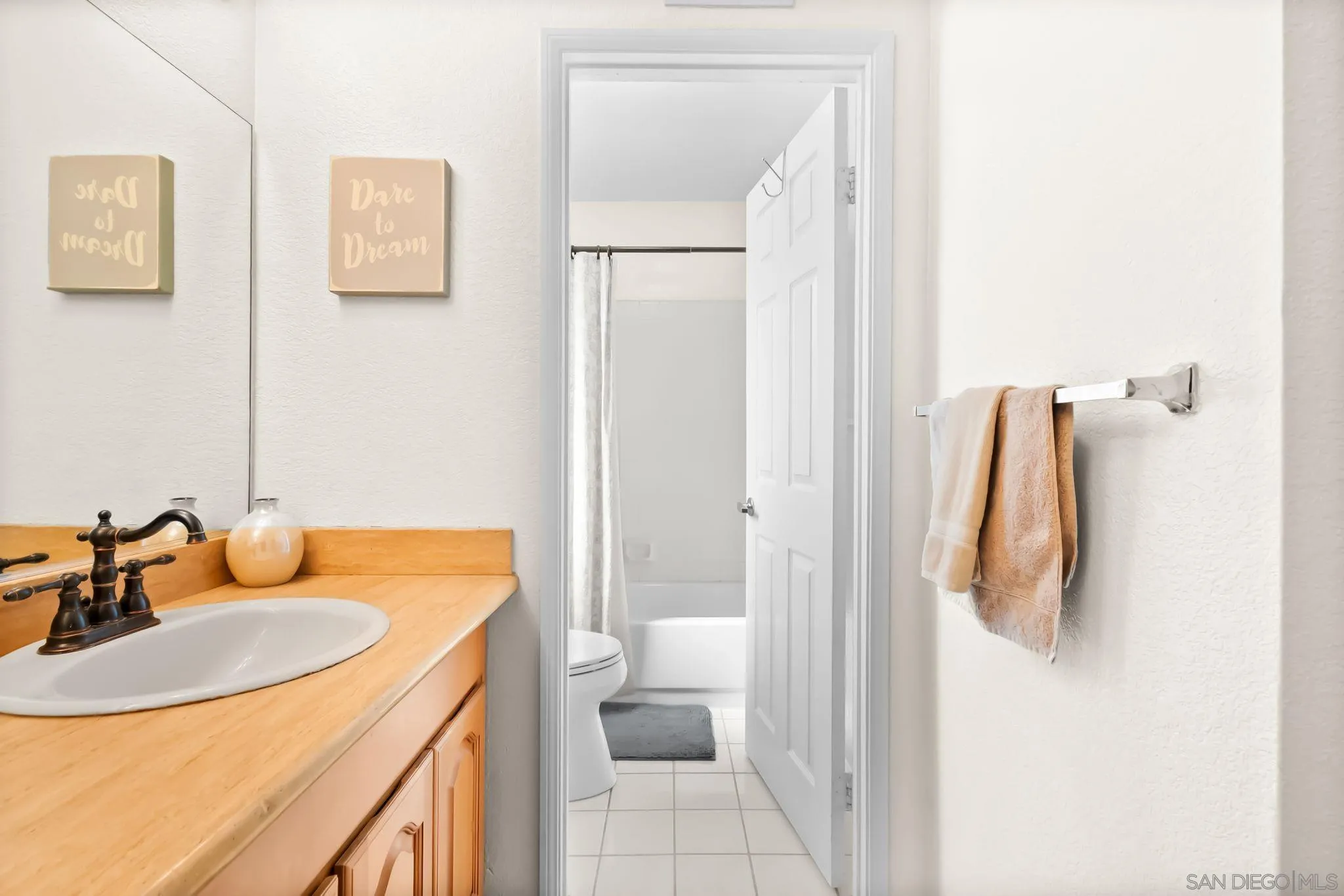 https://cdn.realtyfeed.com/cdn/127/250037138/fa624cb41cb842e1506e2521e2f3437b.webp