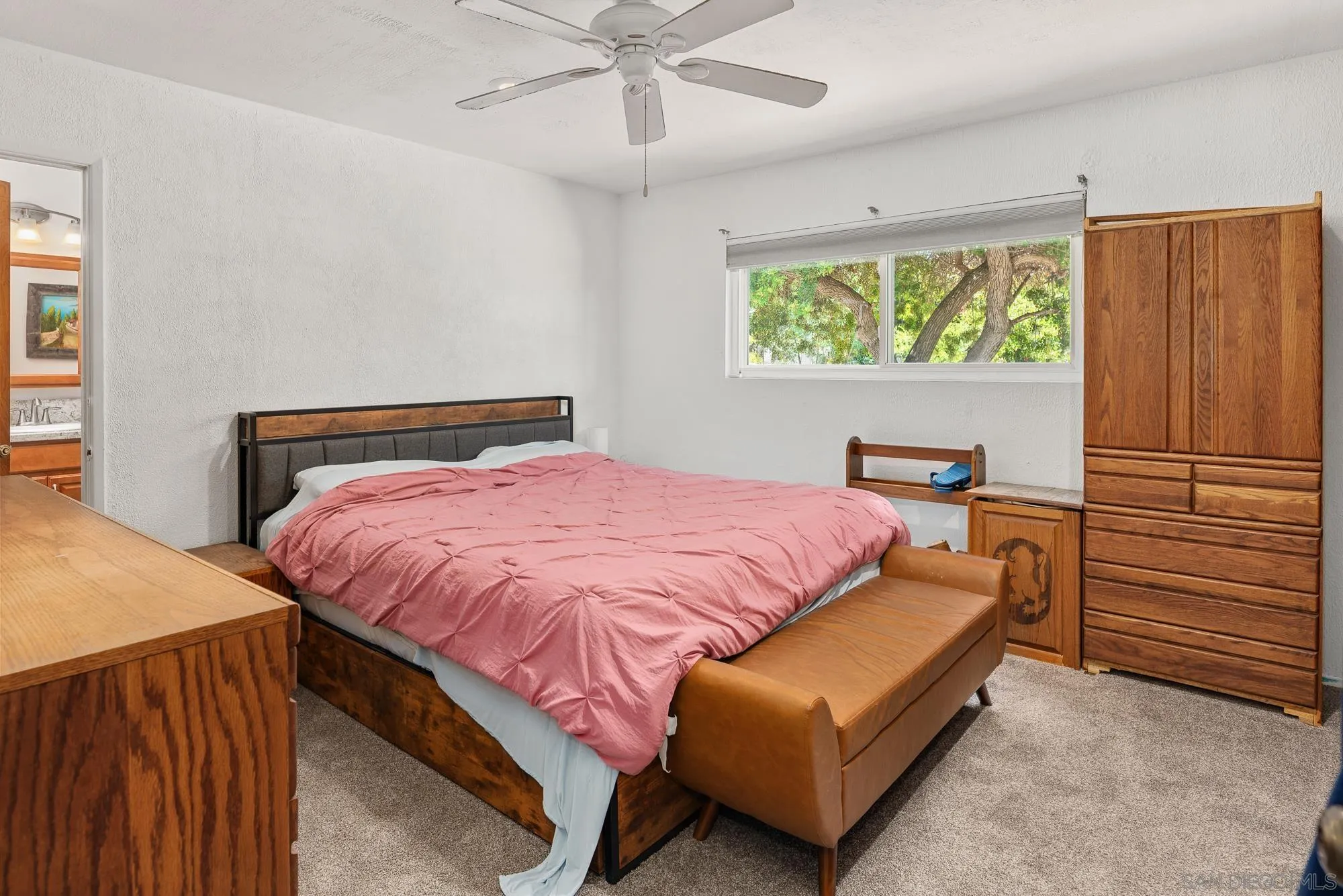 https://cdn.realtyfeed.com/cdn/127/250037142/1937eaa47edfcdce879ec5cde9cc4ef6.webp