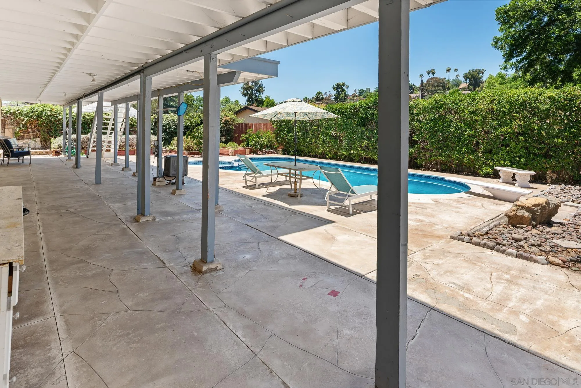 https://cdn.realtyfeed.com/cdn/127/250037142/35ca3a685f4e6a059a2d3345d26869e4.webp