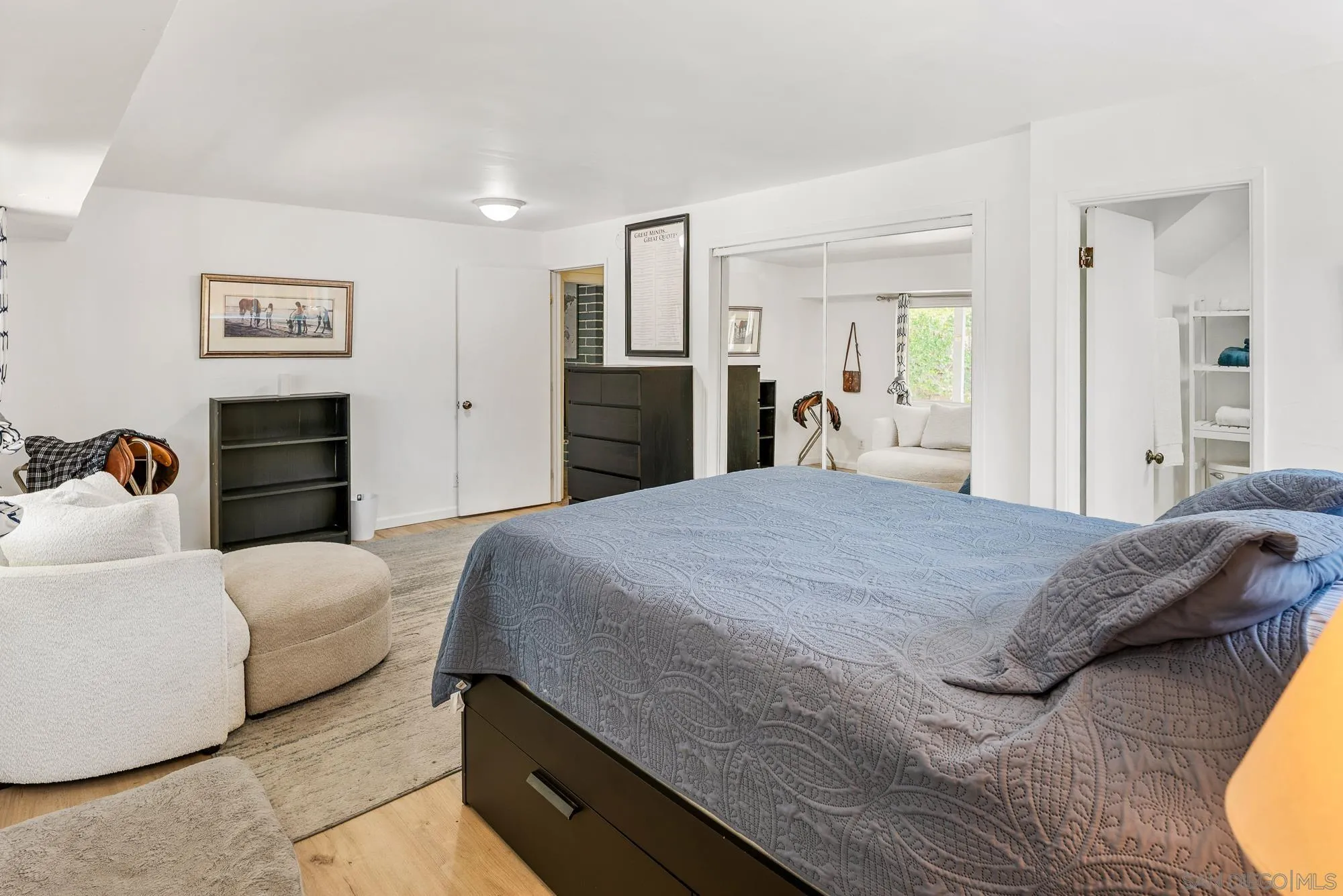 https://cdn.realtyfeed.com/cdn/127/250037142/93caa780571afe2ae8c6be711fbc593b.webp