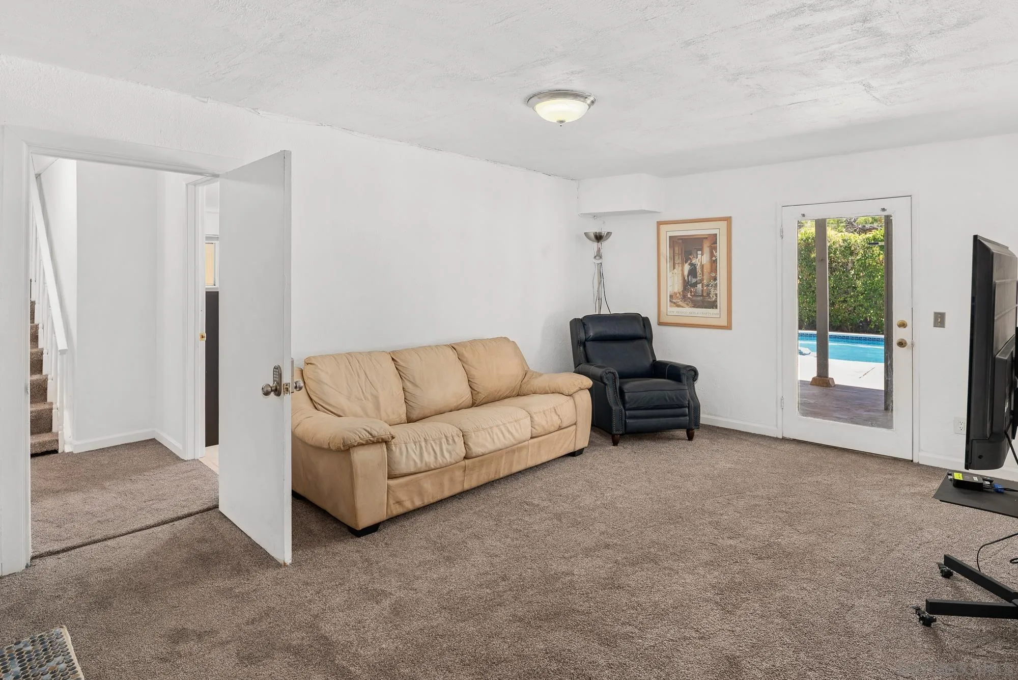 https://cdn.realtyfeed.com/cdn/127/250037142/bd6c1ddcc52960cee74c38fc056b033d.webp
