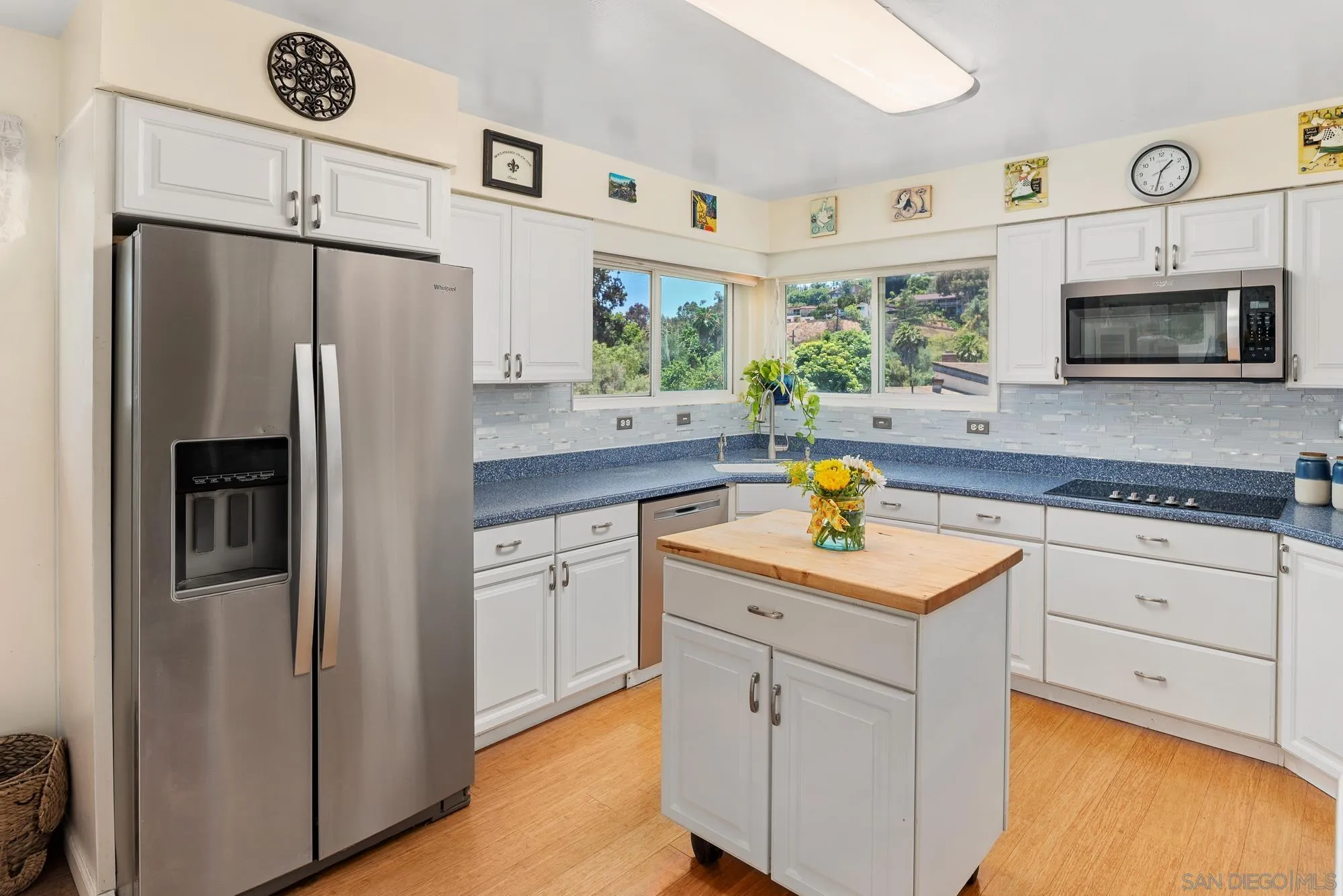 https://cdn.realtyfeed.com/cdn/127/250037142/f4df8e690401c6813ade75604fb5a35c.webp
