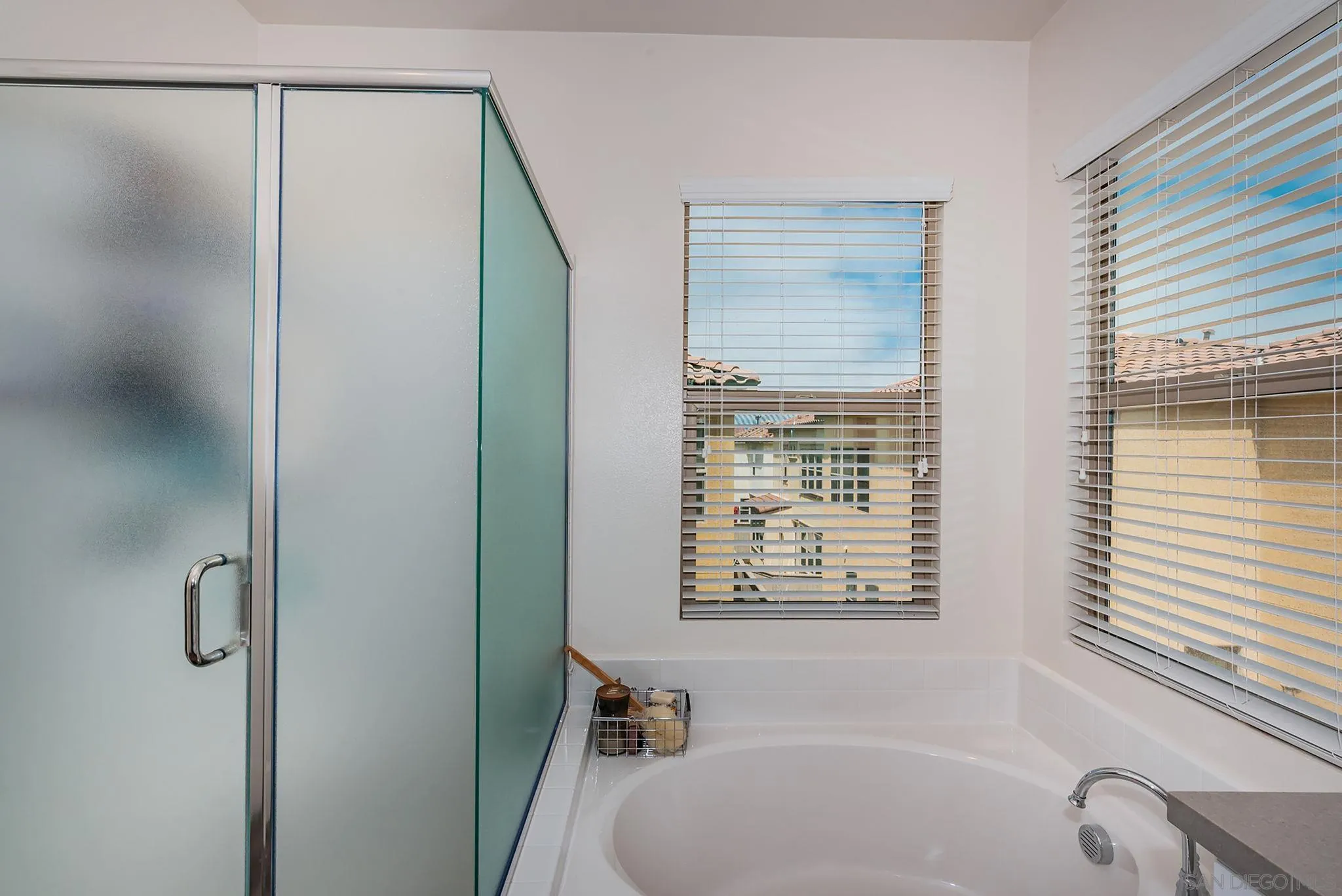 https://cdn.realtyfeed.com/cdn/127/250037144/232ac2564320505ba658f886635592c2.webp