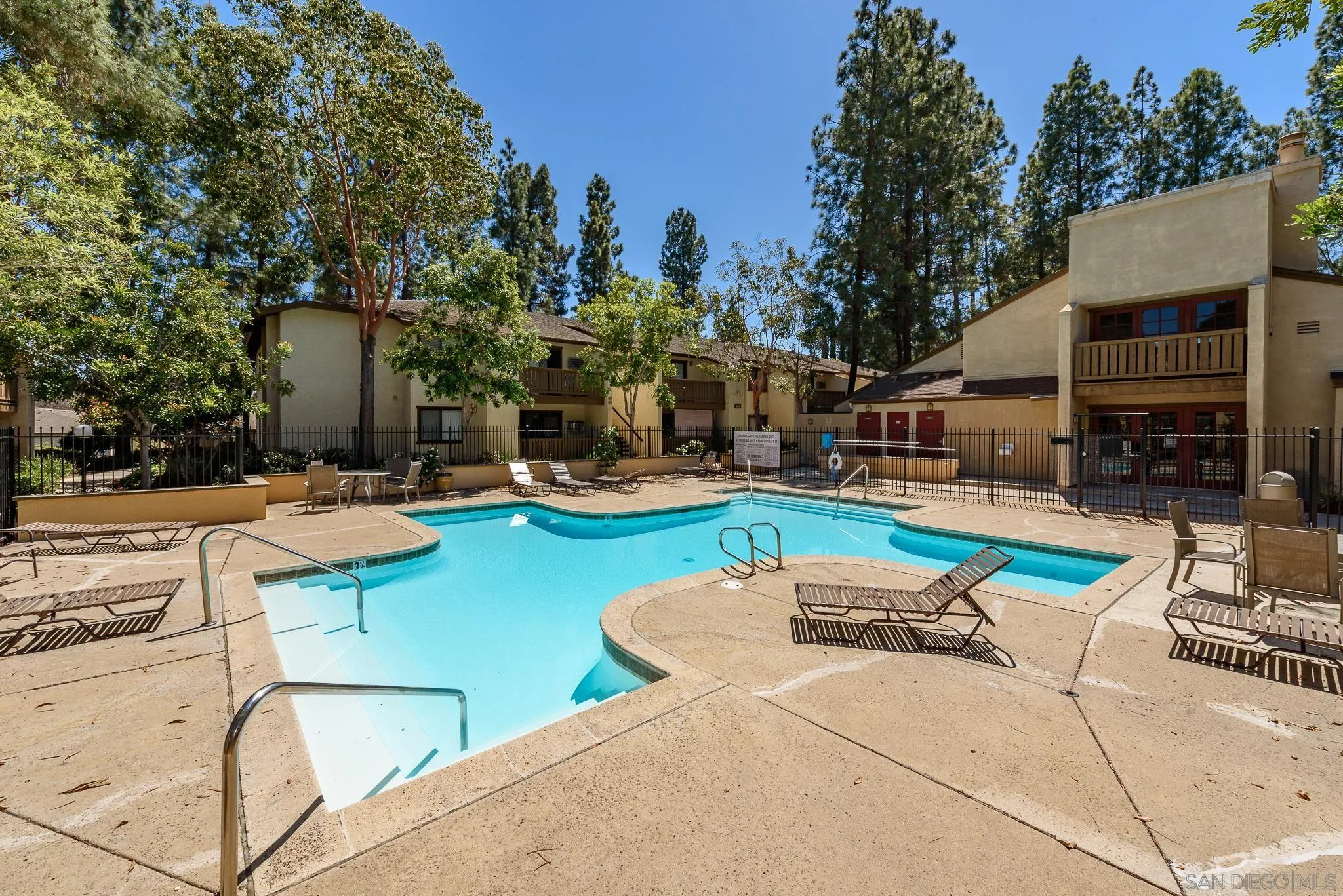 https://cdn.realtyfeed.com/cdn/127/250037145/333cd7ef2d478e1b706eb546f7355d89.webp