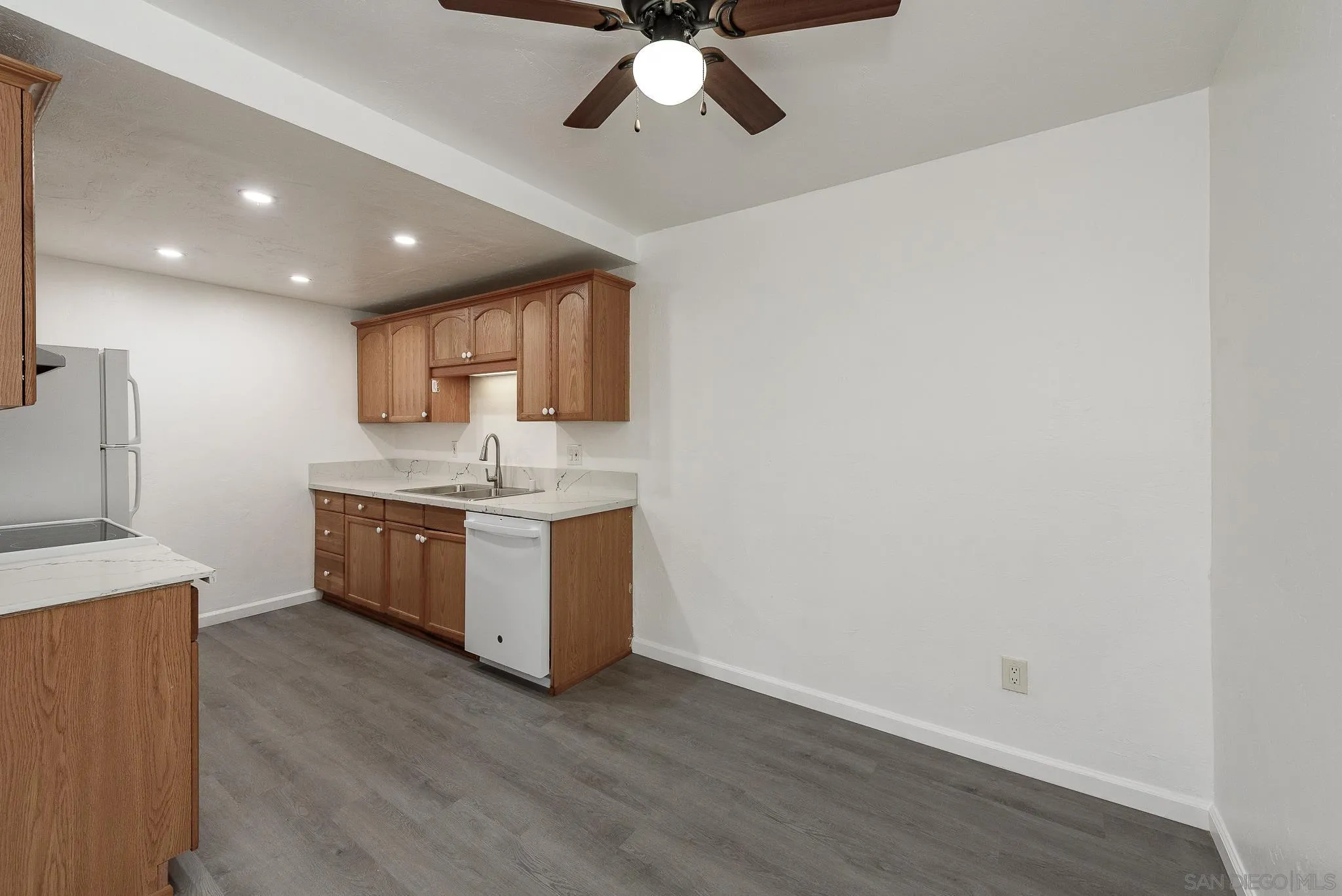https://cdn.realtyfeed.com/cdn/127/250037145/427808297eda30f439525e8b699c1296.webp