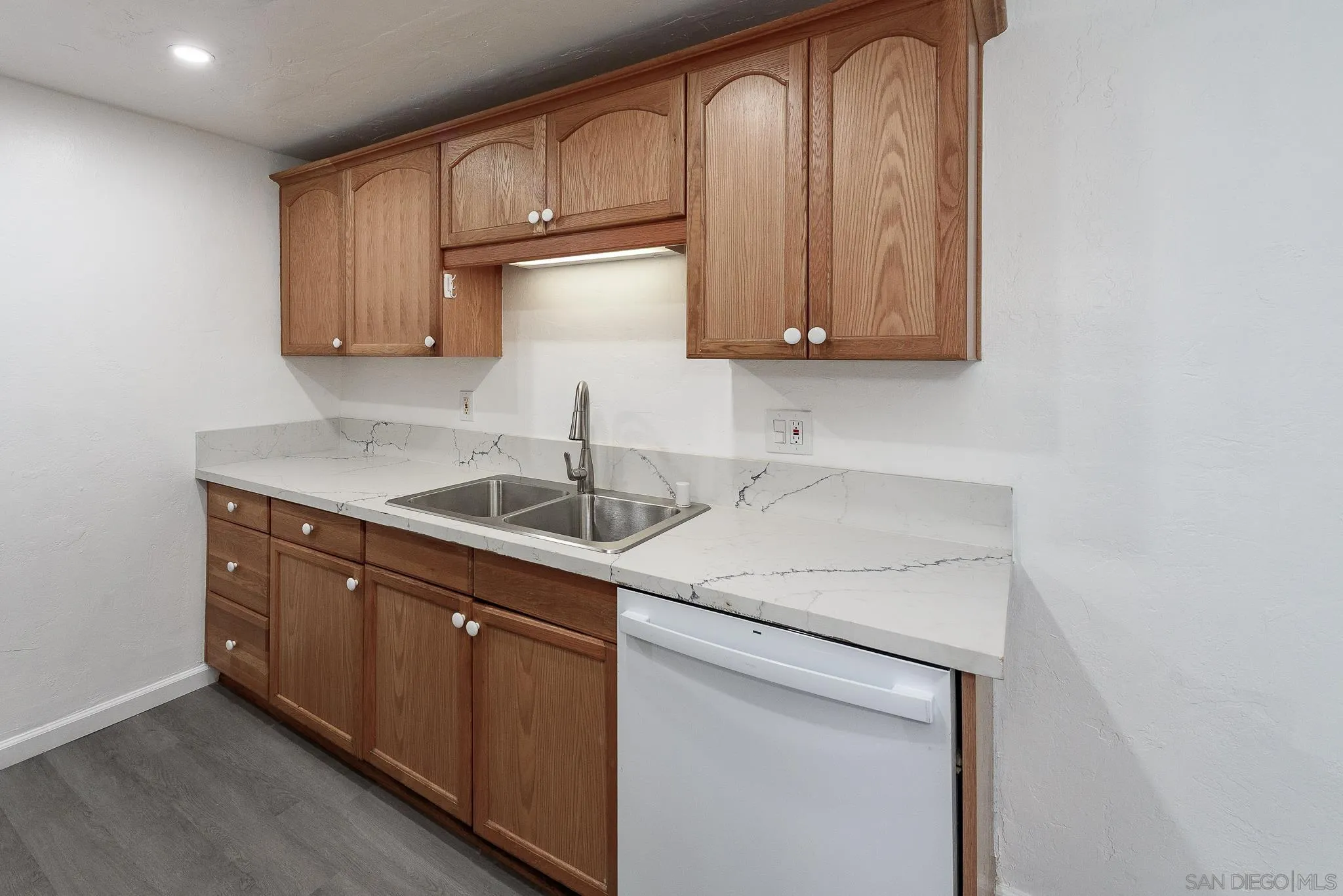 https://cdn.realtyfeed.com/cdn/127/250037145/64436bad081172011d3bb2acc75ea594.webp