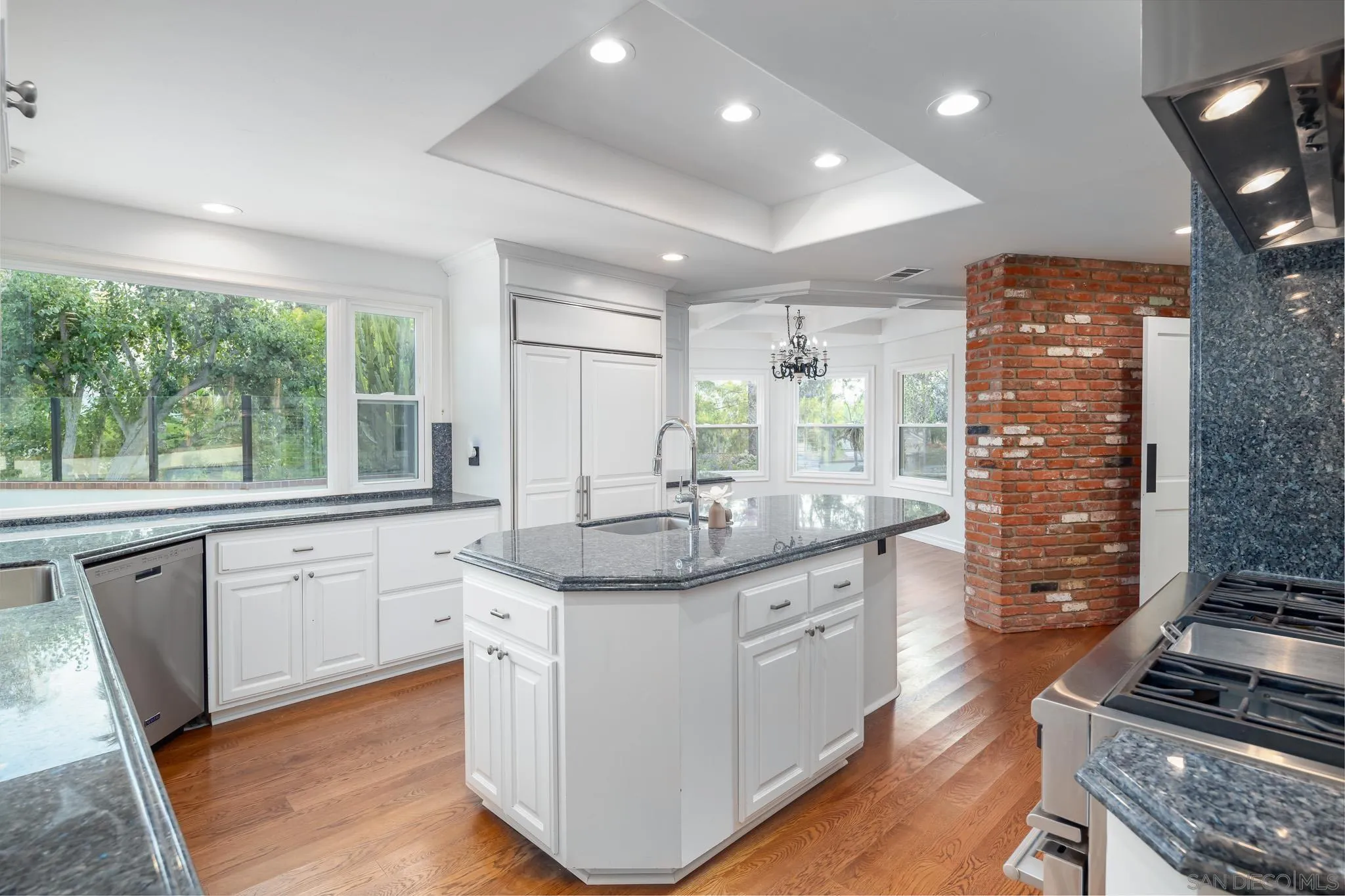 https://cdn.realtyfeed.com/cdn/127/250037153/1de538c0f2f8f6d21f4d8aedc084f900.webp