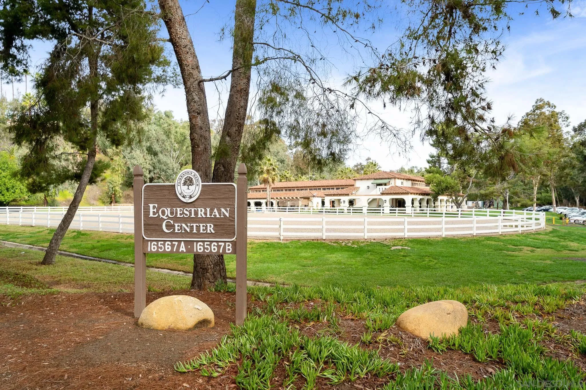 https://cdn.realtyfeed.com/cdn/127/250037153/34b2f5024a7cb7540aa9786e5213654d.webp